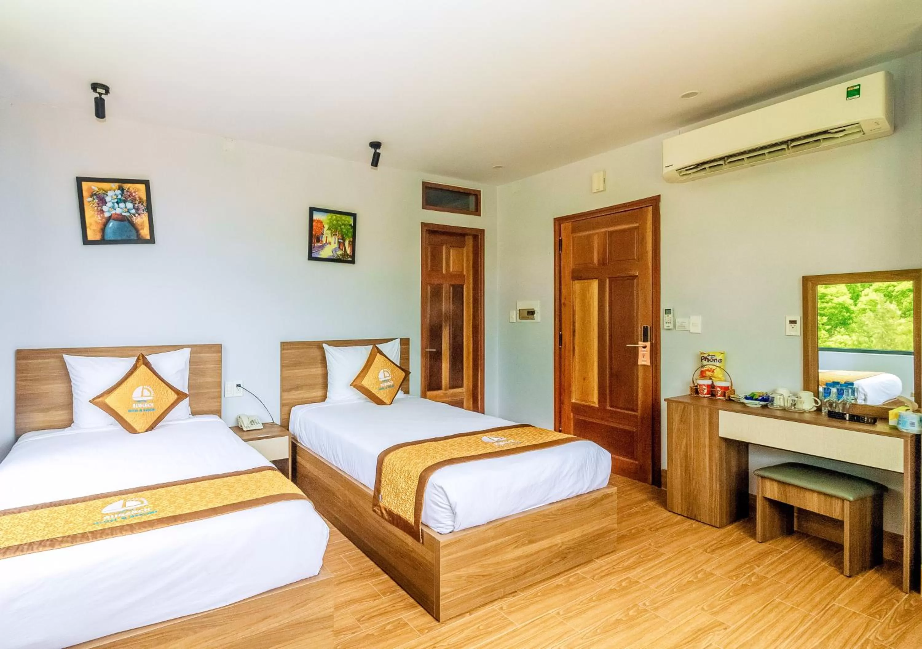 Bed in RUBEACH HOTEL & REROST