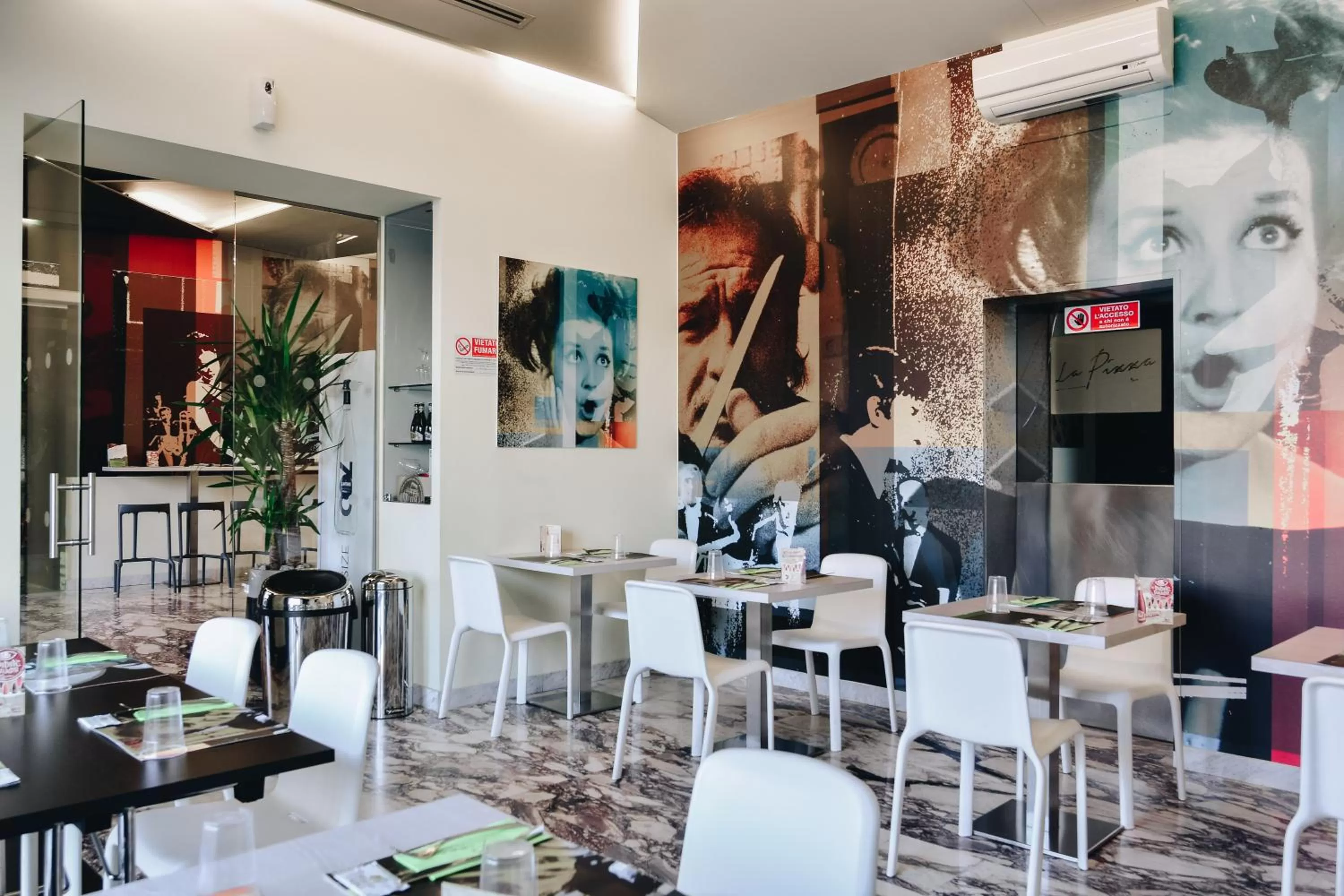 Restaurant/places to eat in Hotel Continental