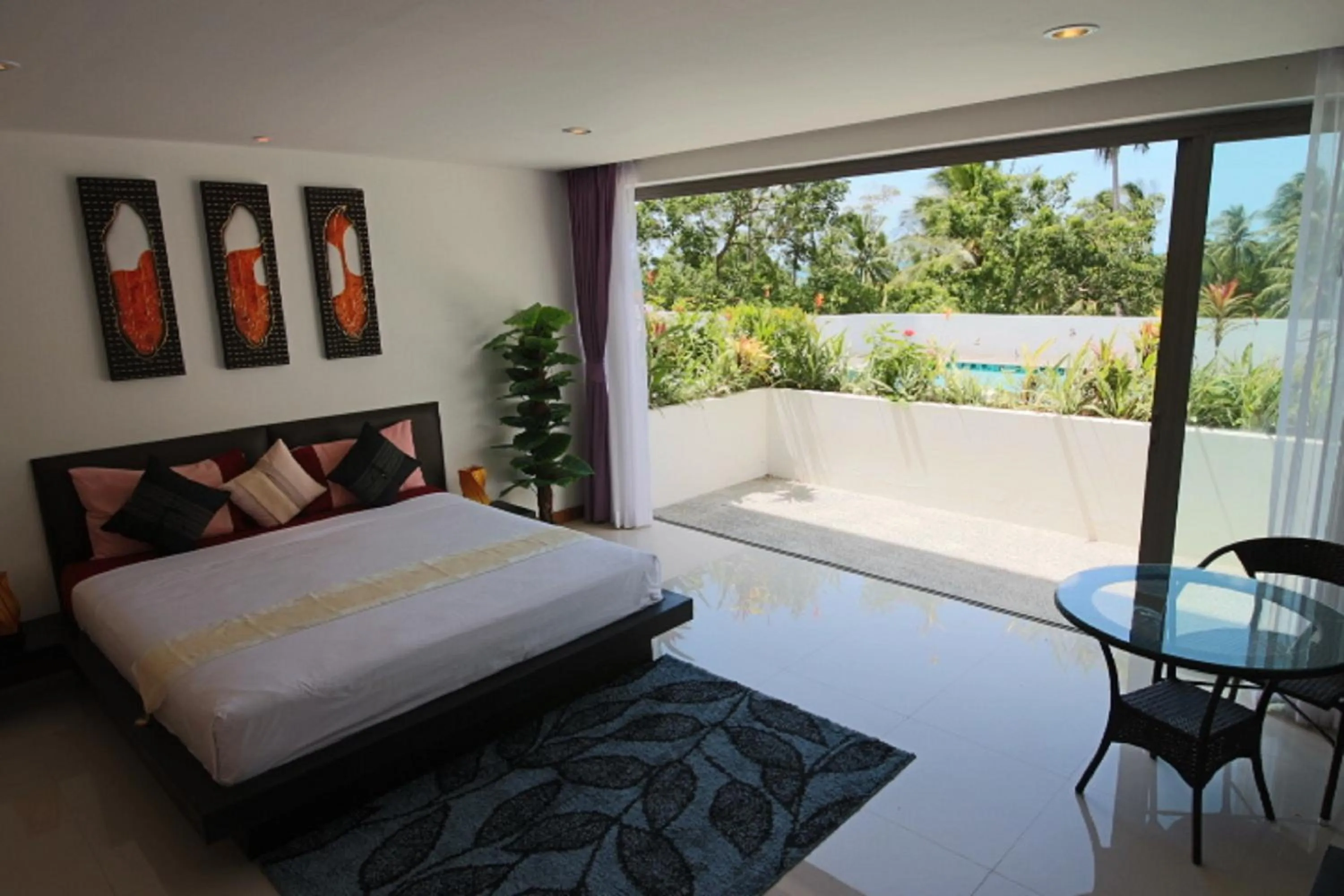 Pool view, Bed in Tropical Sea View Residence