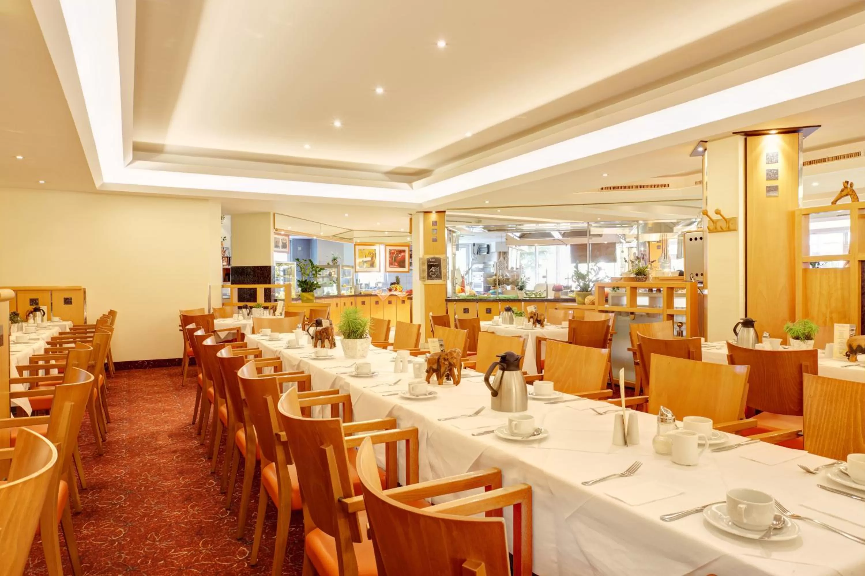 Restaurant/places to eat in ABACUS Tierpark Hotel