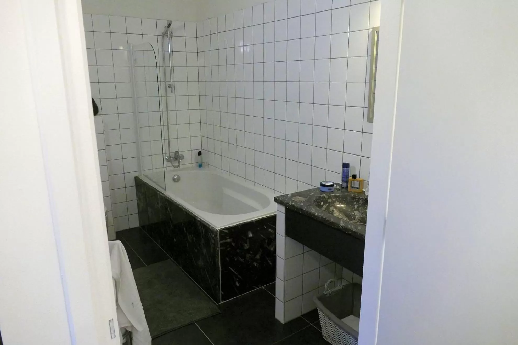 Bathroom in Meschermolen