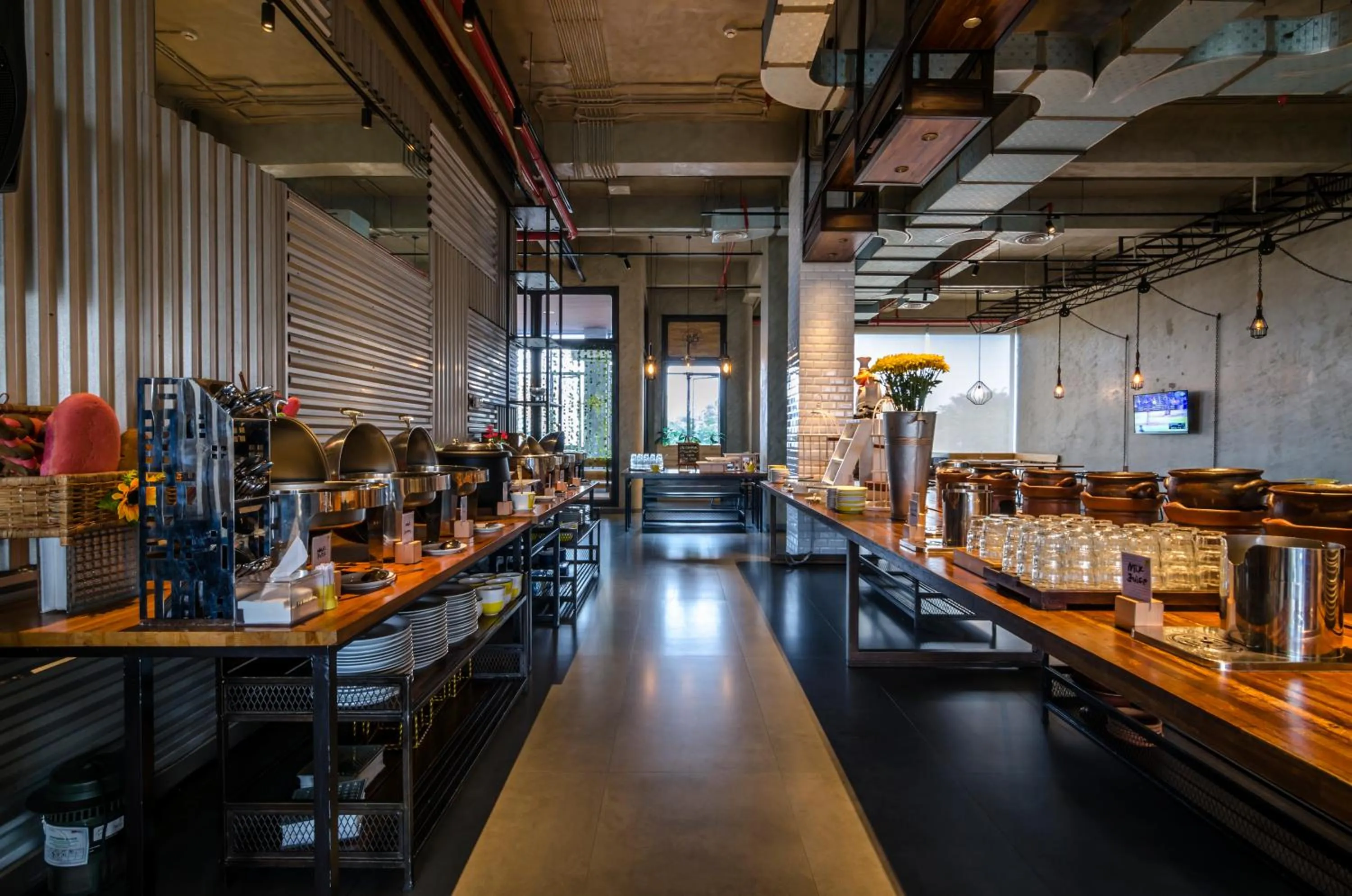 Restaurant/places to eat in Yello Hotel Jemursari