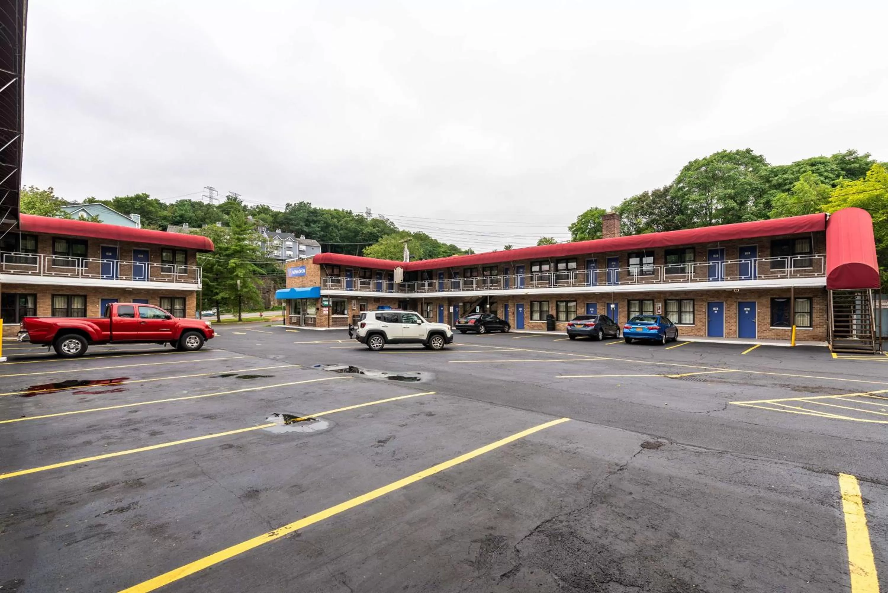 Property building in Motel 6-Elmsford, NY - White Plains