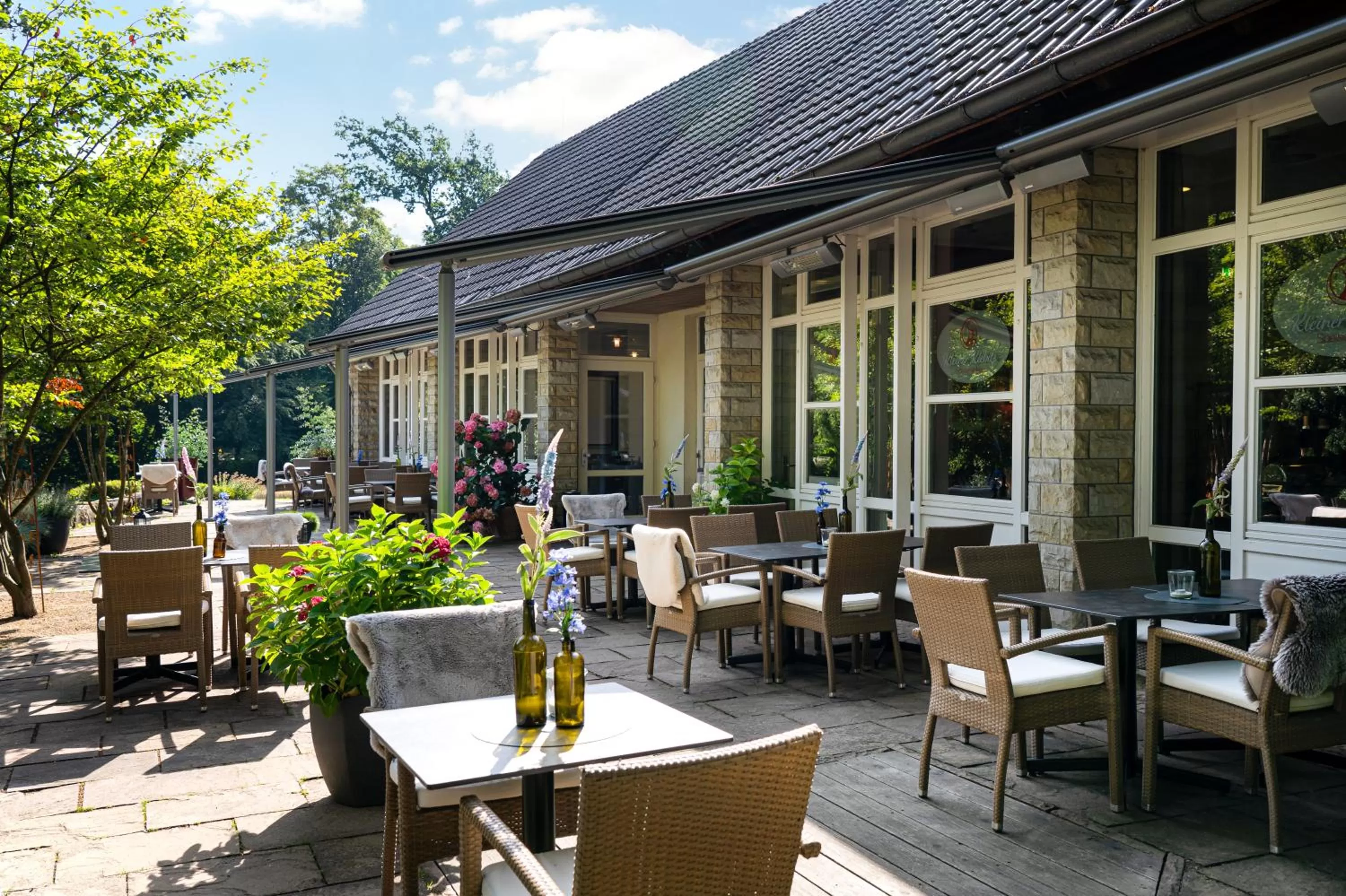 Restaurant/places to eat in Flussbett Hotel