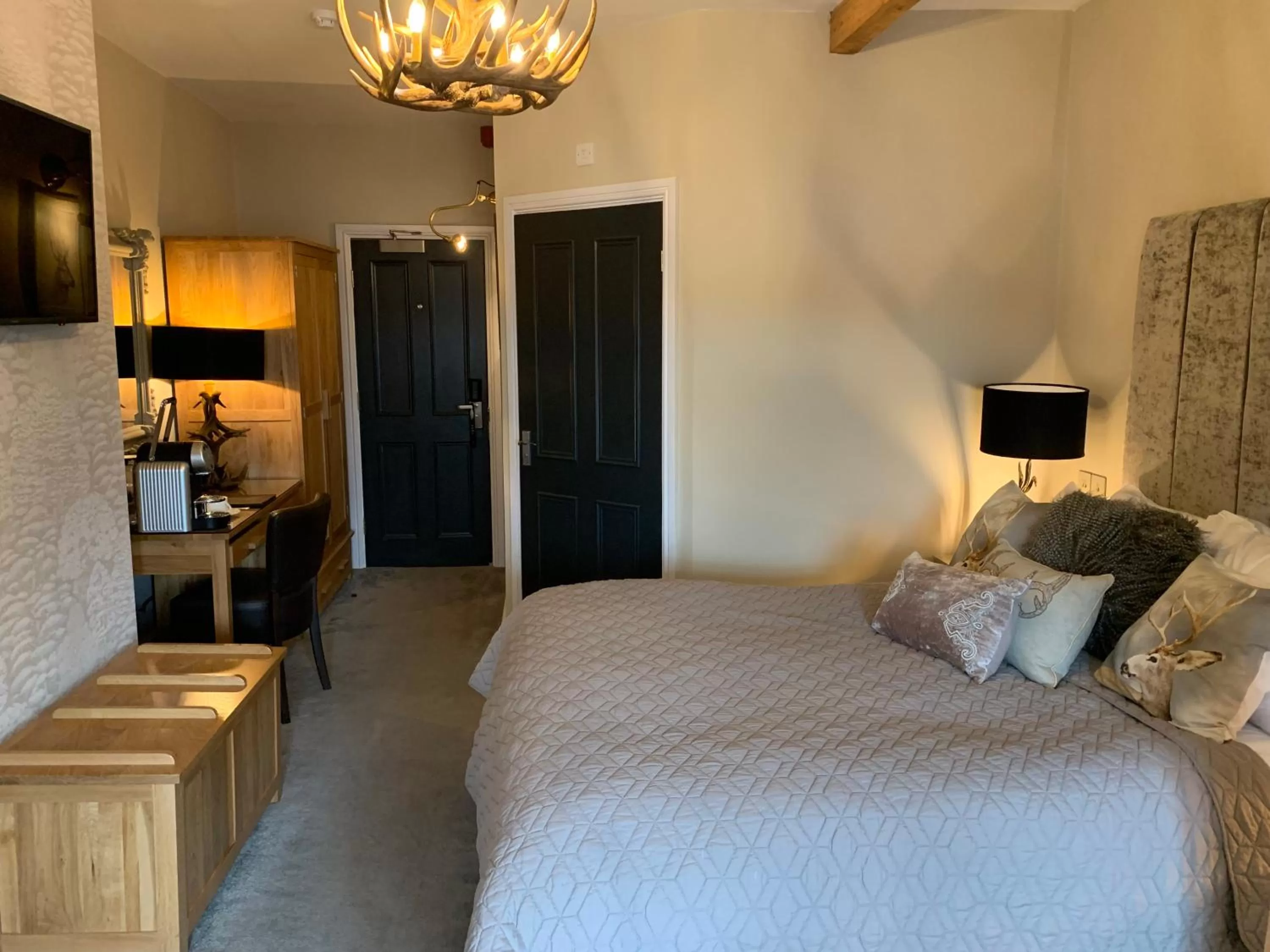 Superior King Room in The Wheatsheaf Hotel, Sandbach