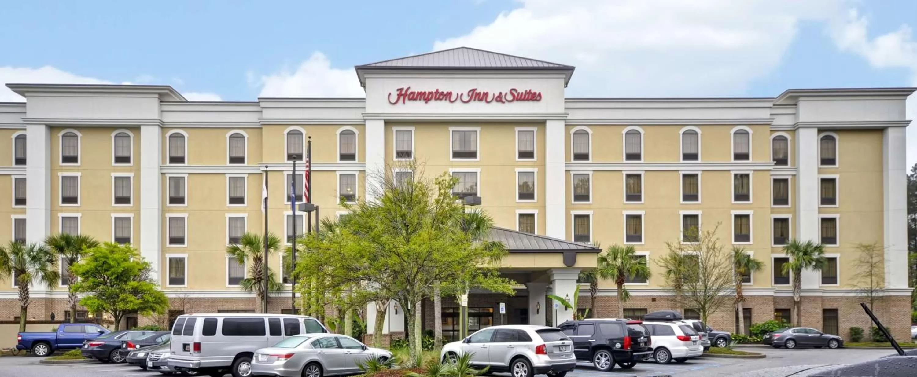 Property building in Hampton Inn & Suites North Charleston-University Boulevard
