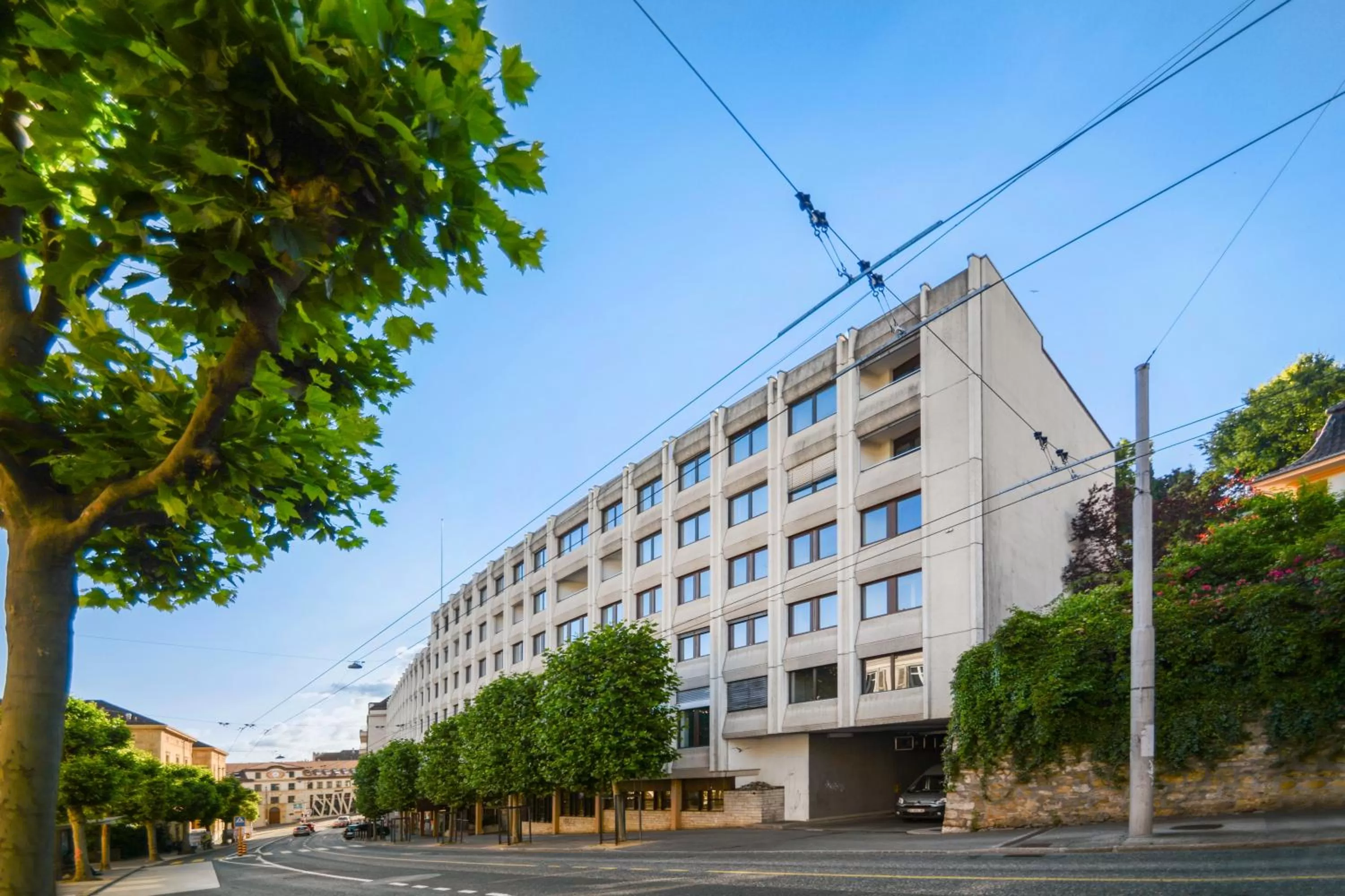 Property building in Neuchâtel City Hôtel