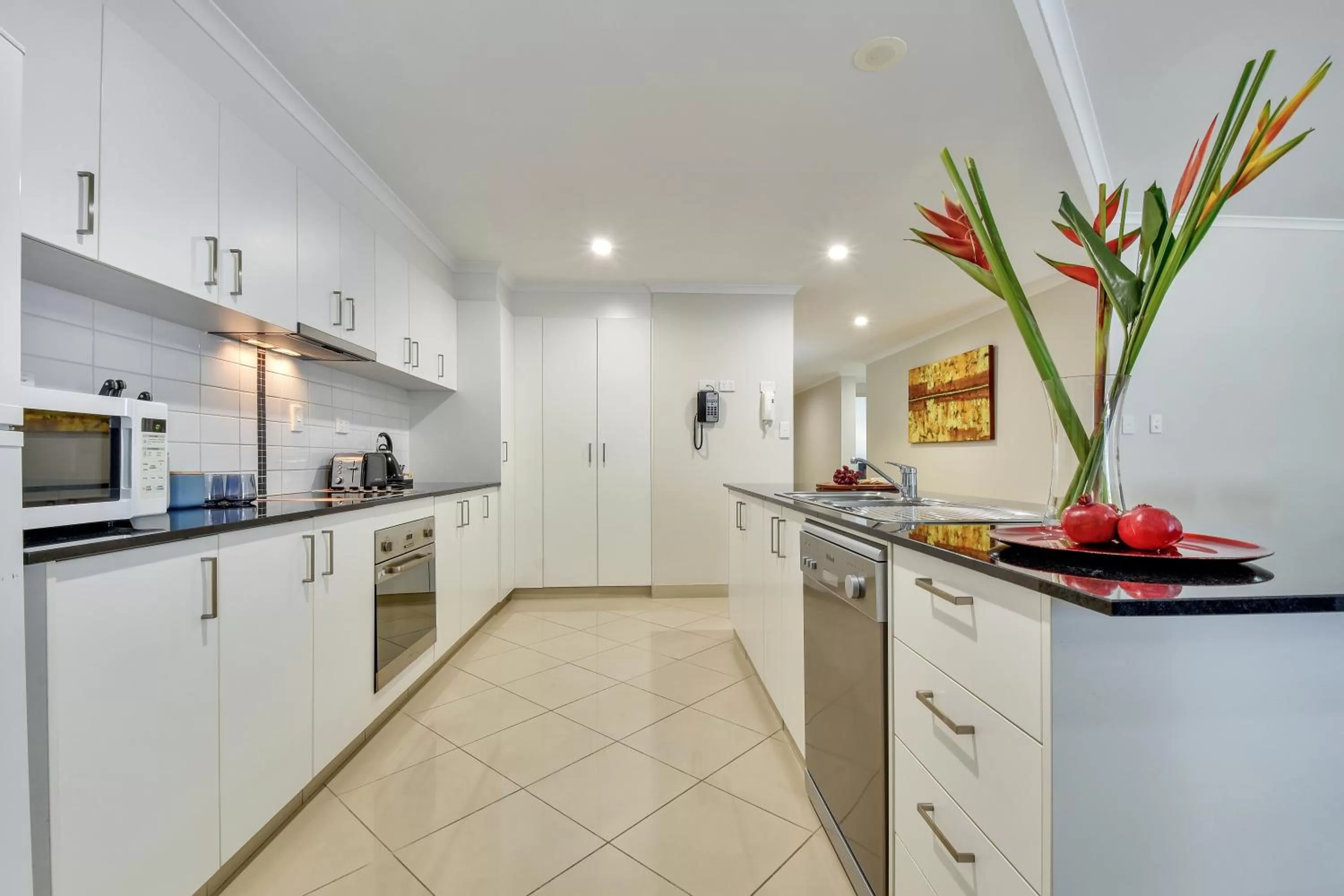 Kitchen or kitchenette in Argus Apartments Darwin