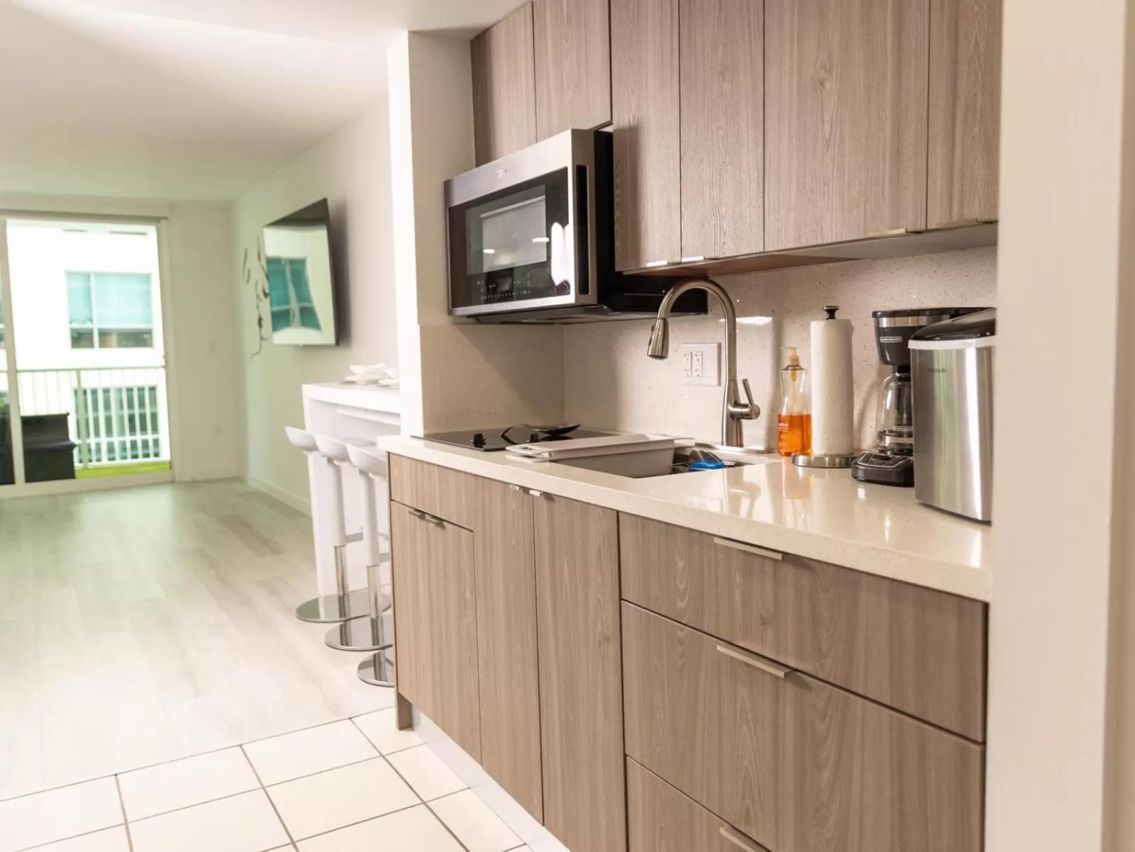 Kitchen or kitchenette in Modern and Luxurious Brickell Studio