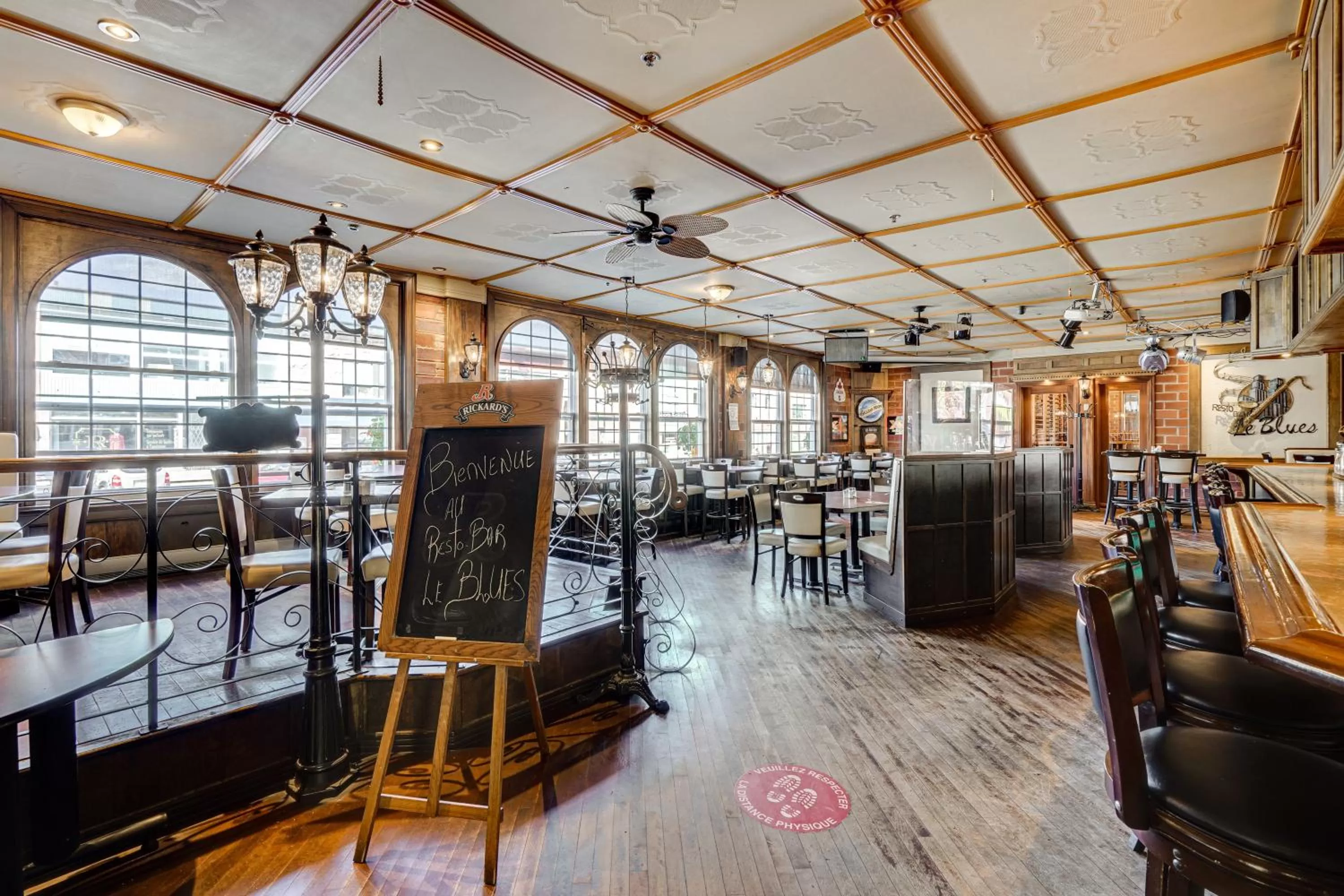 Restaurant/places to eat in Le Grand Hôtel