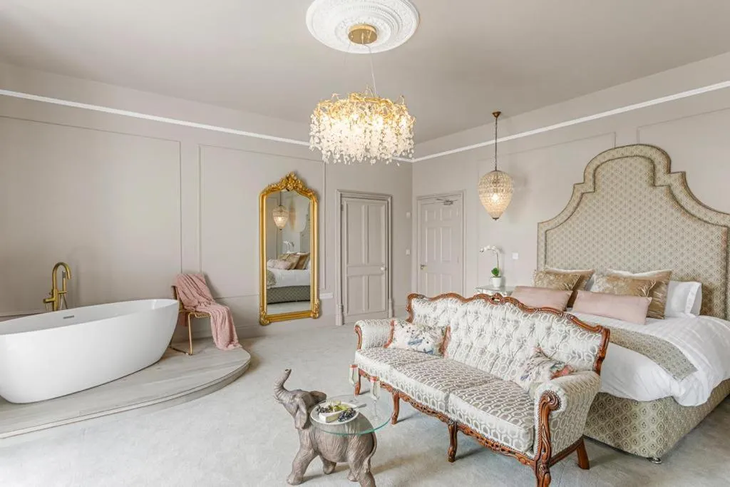 Photo of the whole room, Bed in Welbeck Manor and Golf