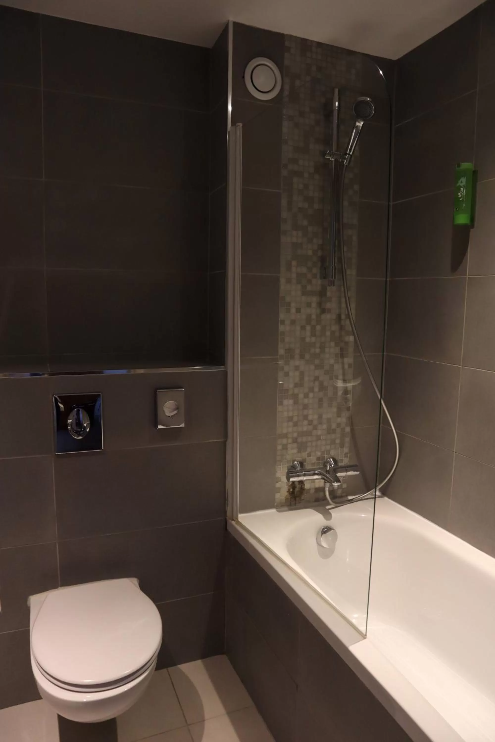 Bathroom in Timhotel Paris Gare Montparnasse