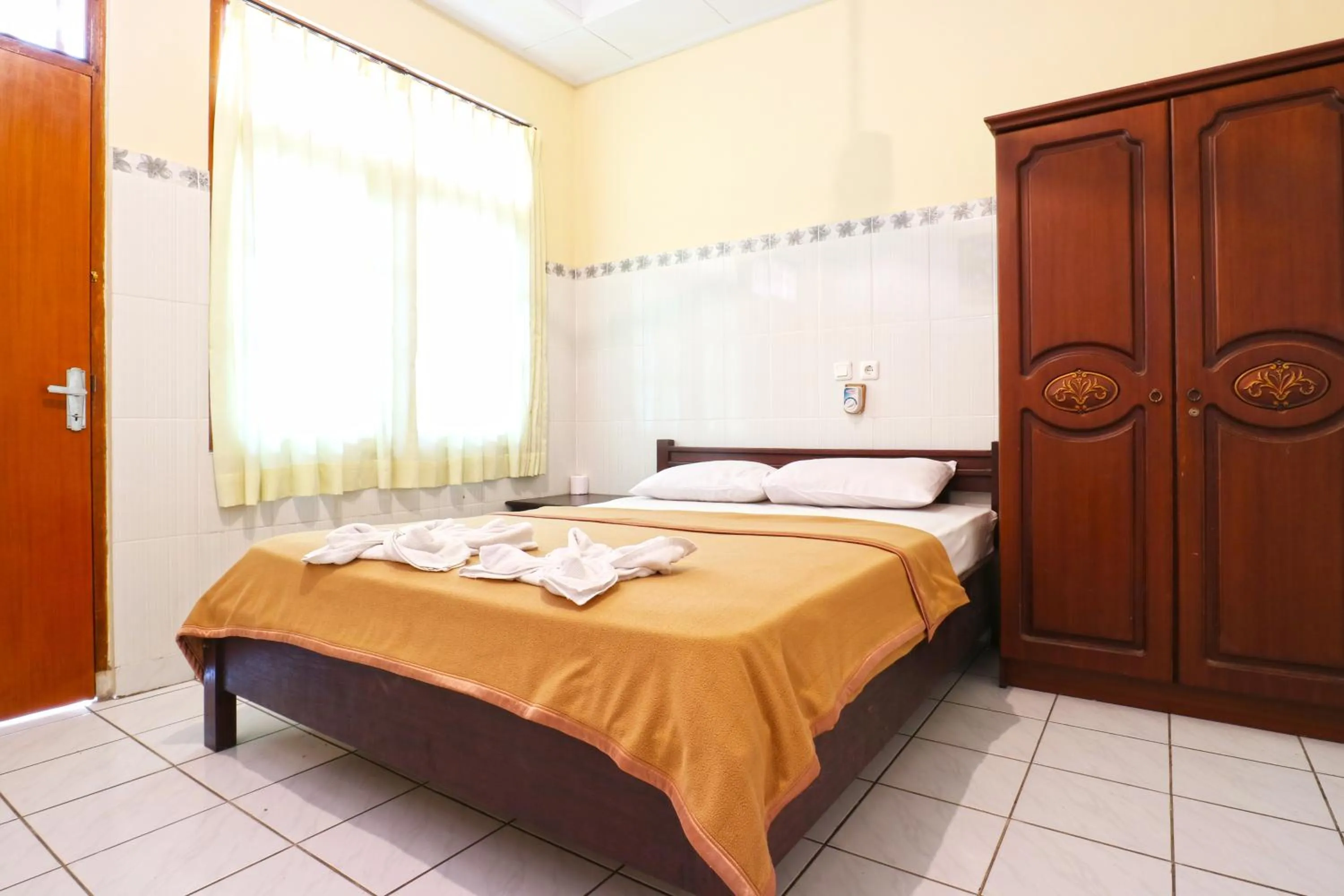Bedroom, Bed in Gora Beach Inn
