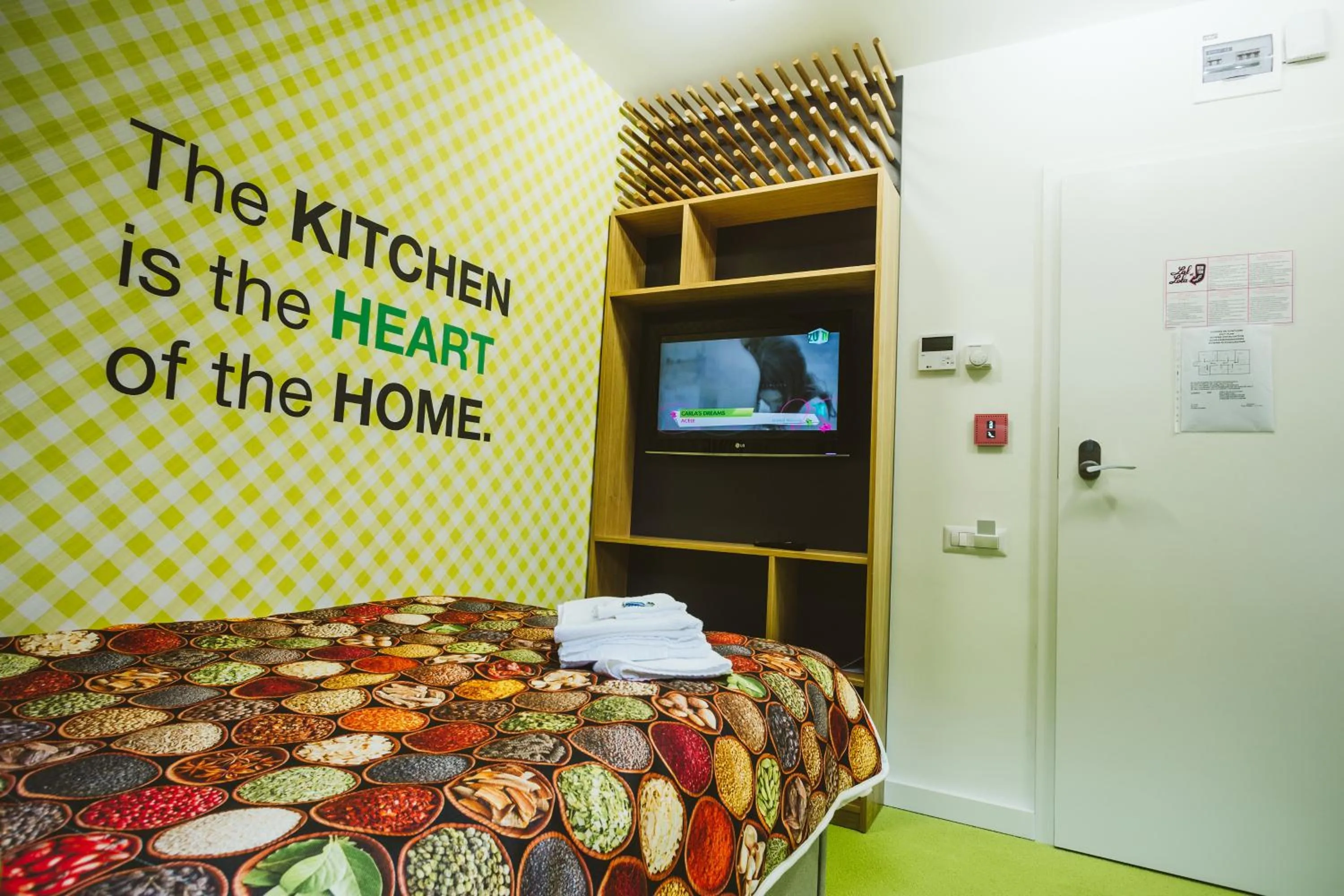 Photo of the whole room in Lol et Lola Hotel