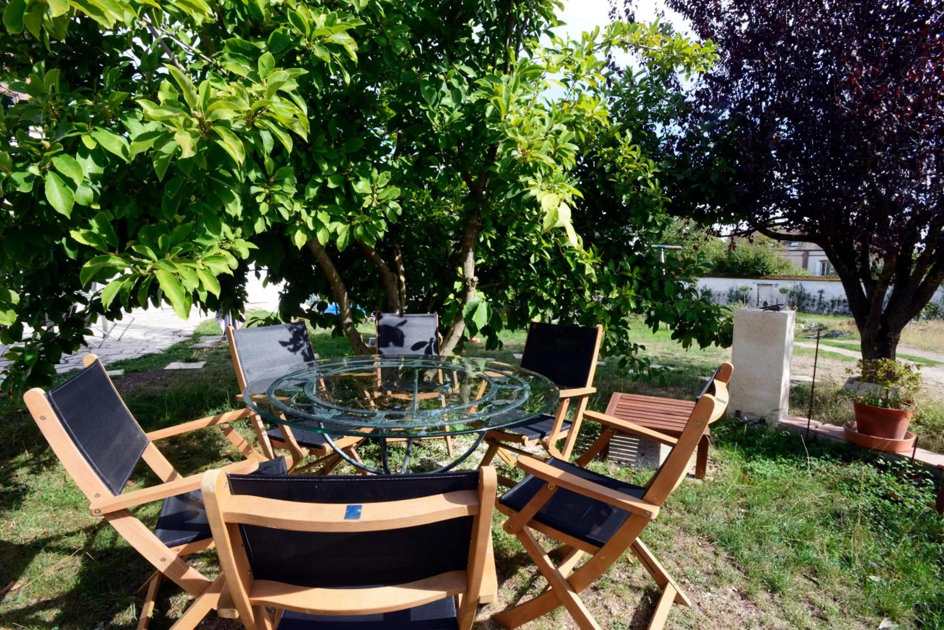 Patio in Chambres d'hôtes Vue sur la Muraille de Sens