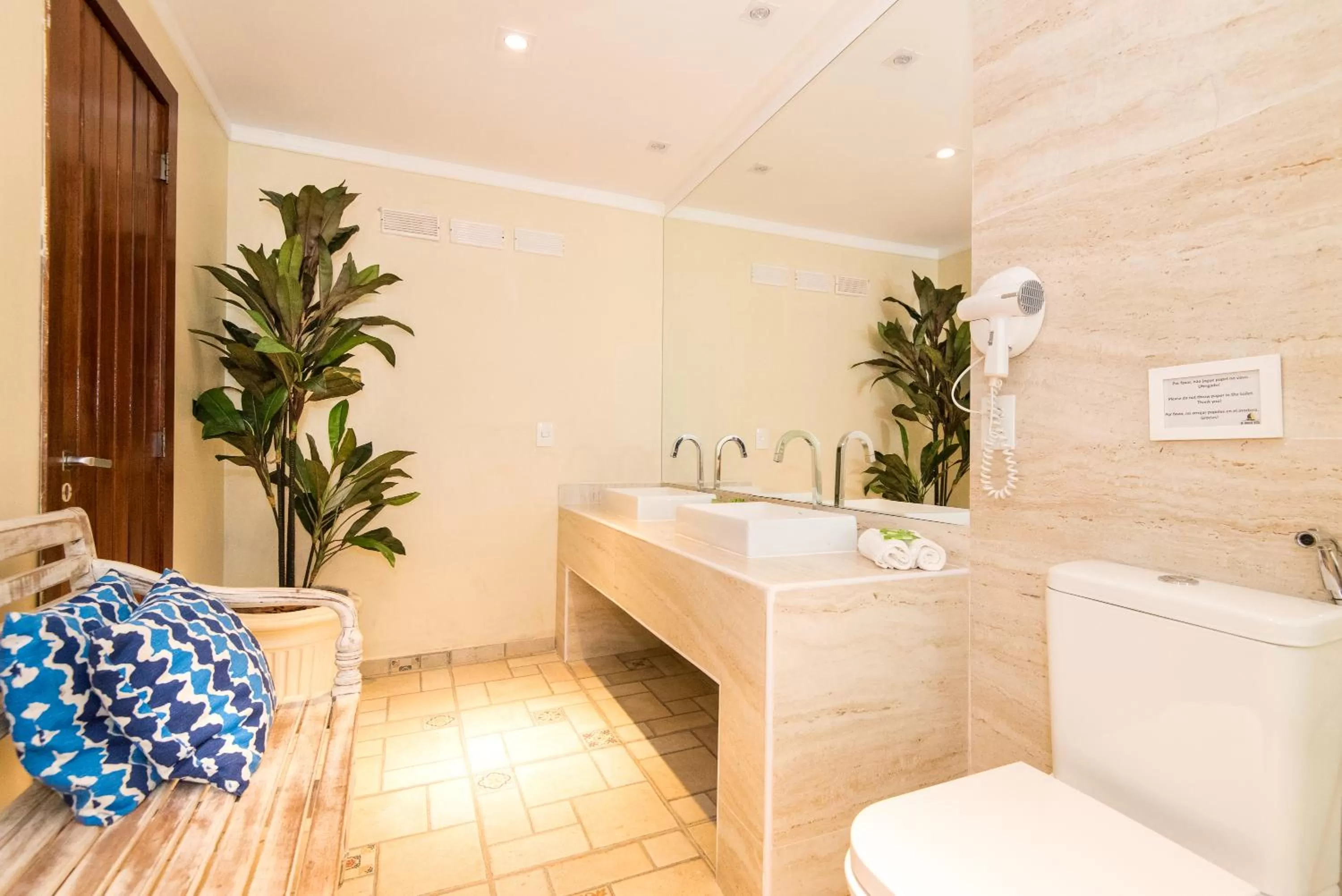 Bathroom in Pousada La Dolce Vita