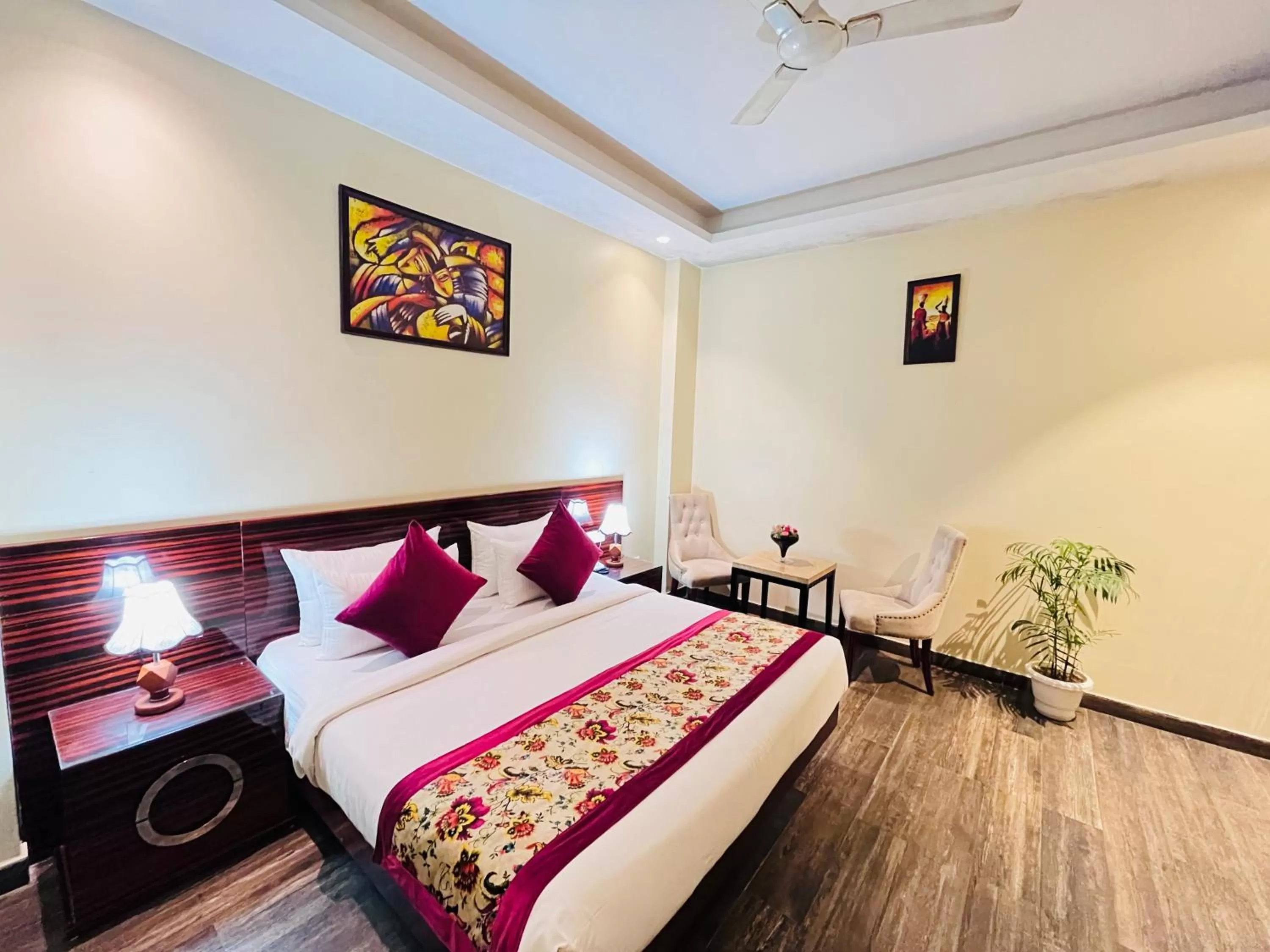 Bed in Hotel Banz near Delhi Airport