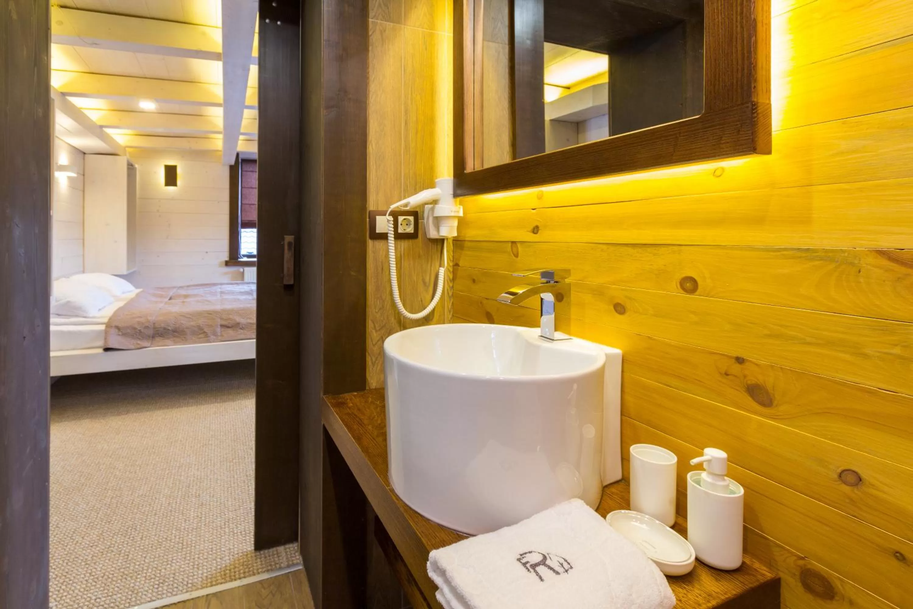 Bathroom, Bed in FoRest