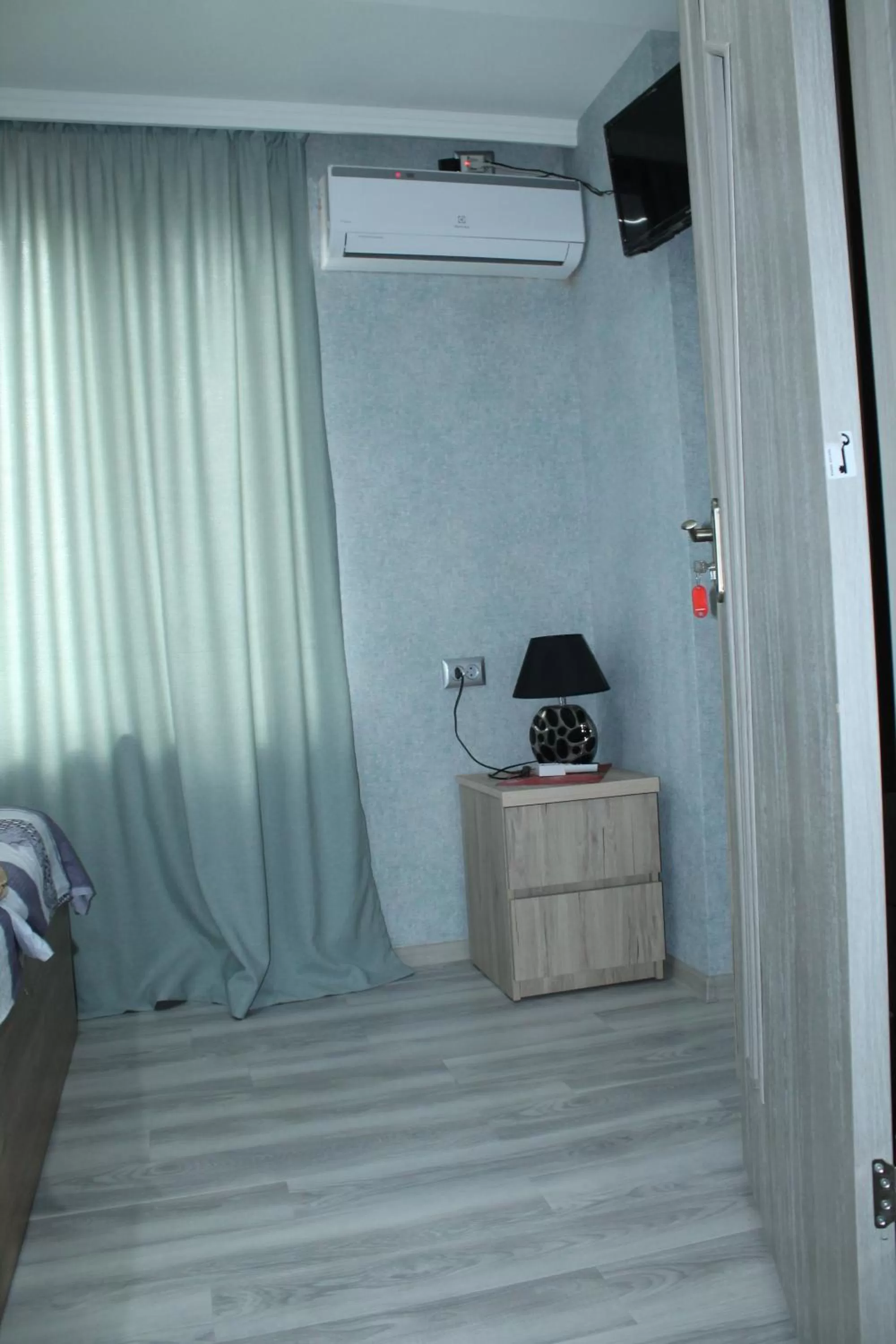 Photo of the whole room in Golden Way