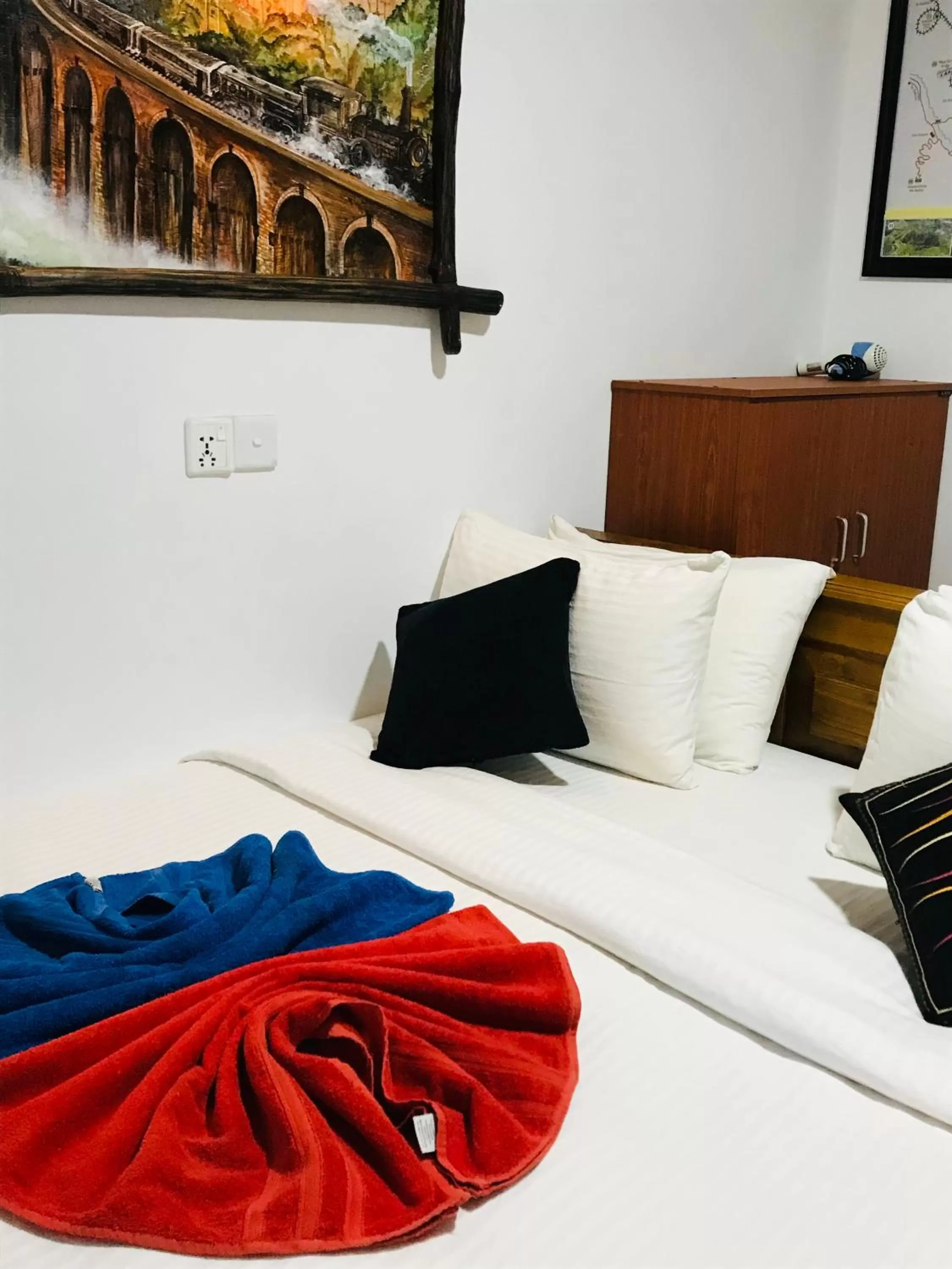 Bed in Ella HIDE VIEW