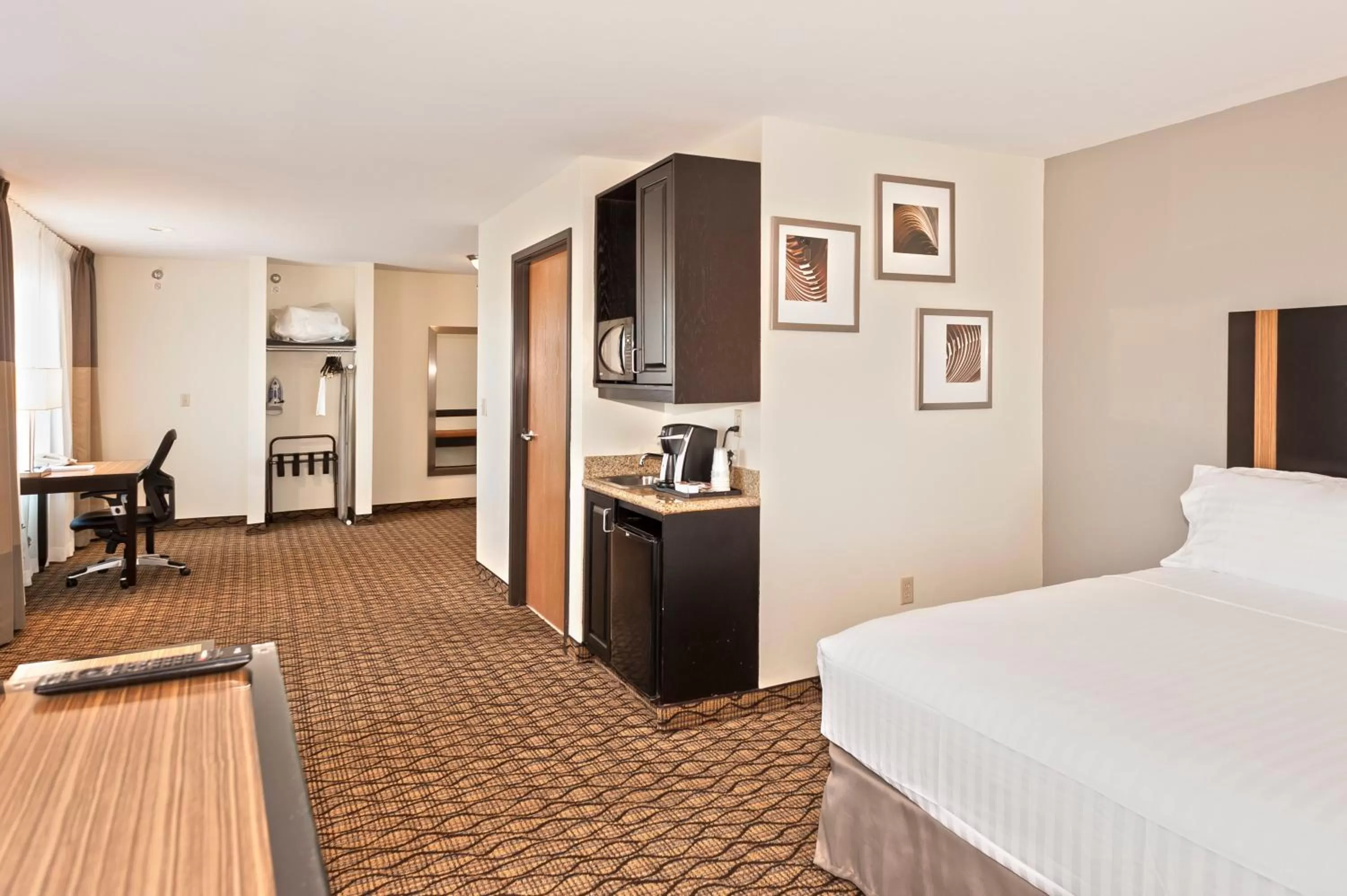 Executive Queen Suite with Two Queen Beds - Non-Smoking in Holiday Inn Express Hotel & Suites Chanhassen, an IHG Hotel