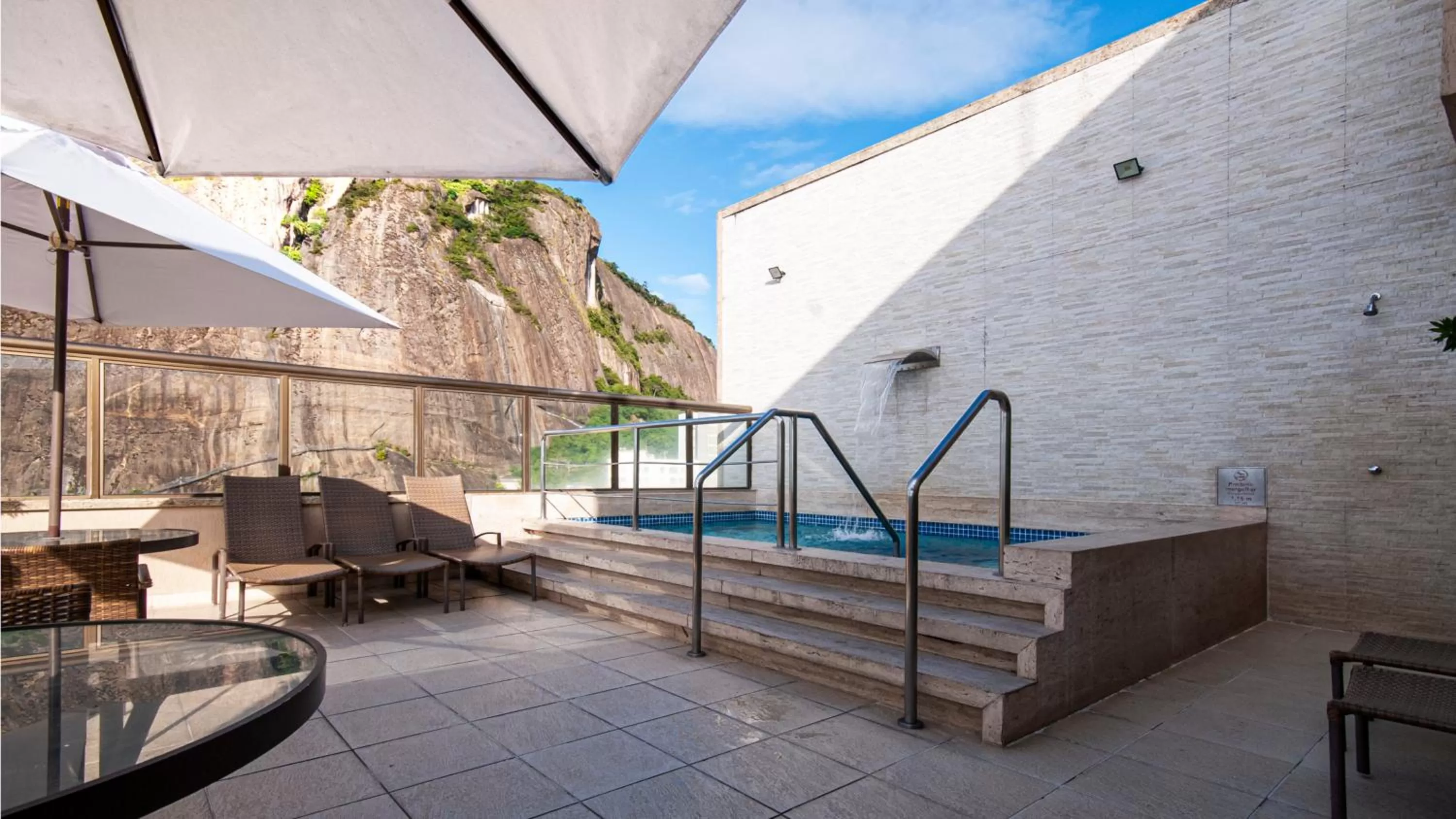 Swimming pool in Hotel Atlântico Rio