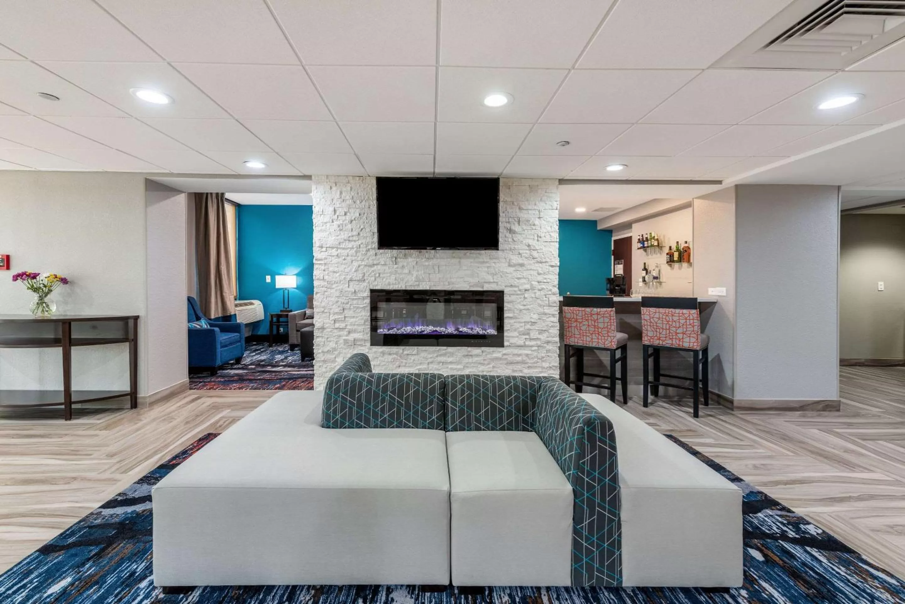 Lobby or reception, Bed in Comfort Inn Chicago Schaumburg - O'Hare Airport