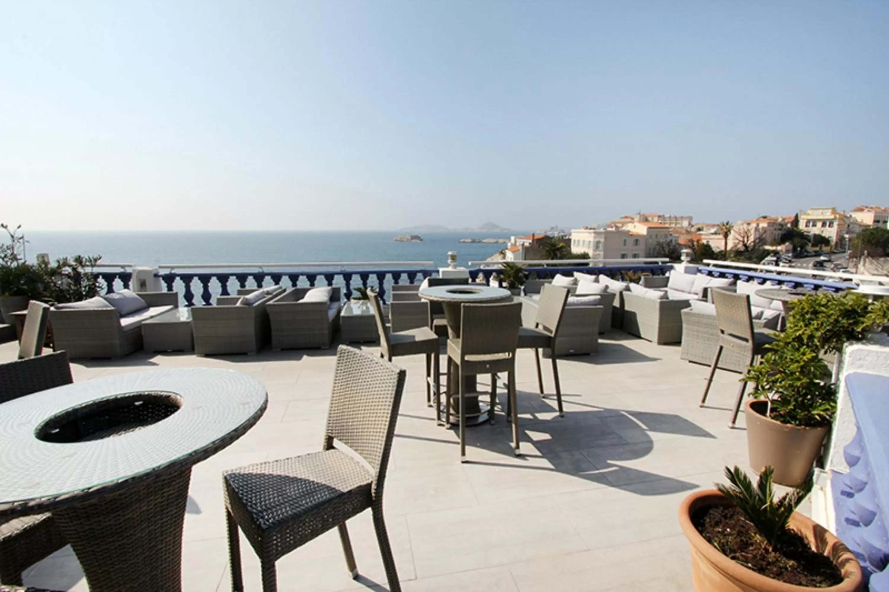 Balcony/Terrace in Le Rhul