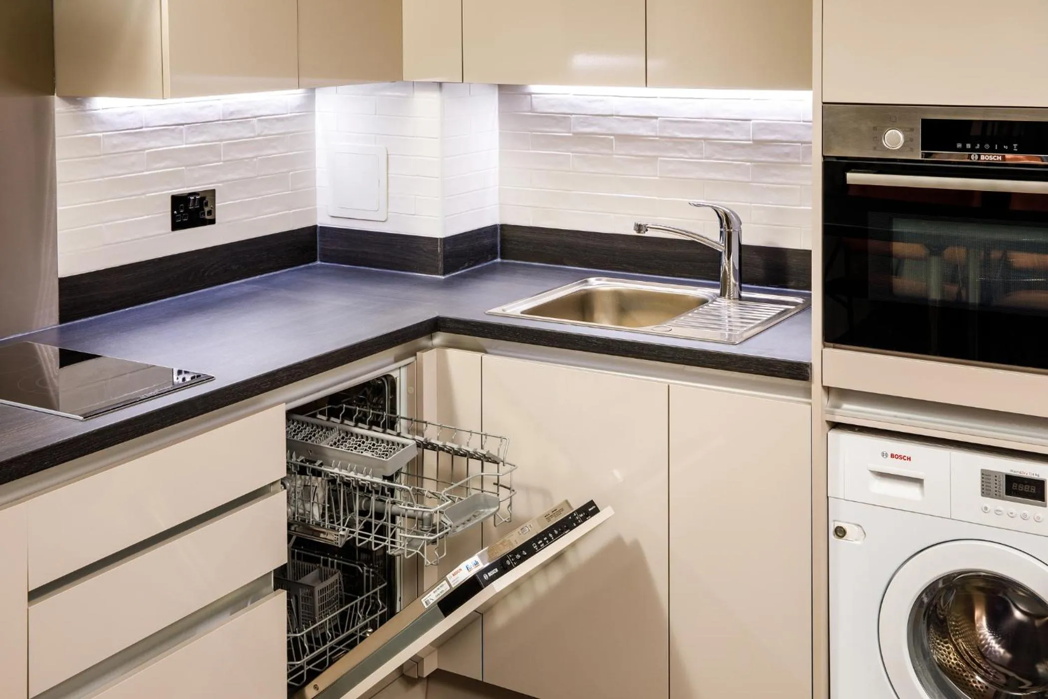 Kitchen or kitchenette in Aparthotel Adagio London Sutton Point