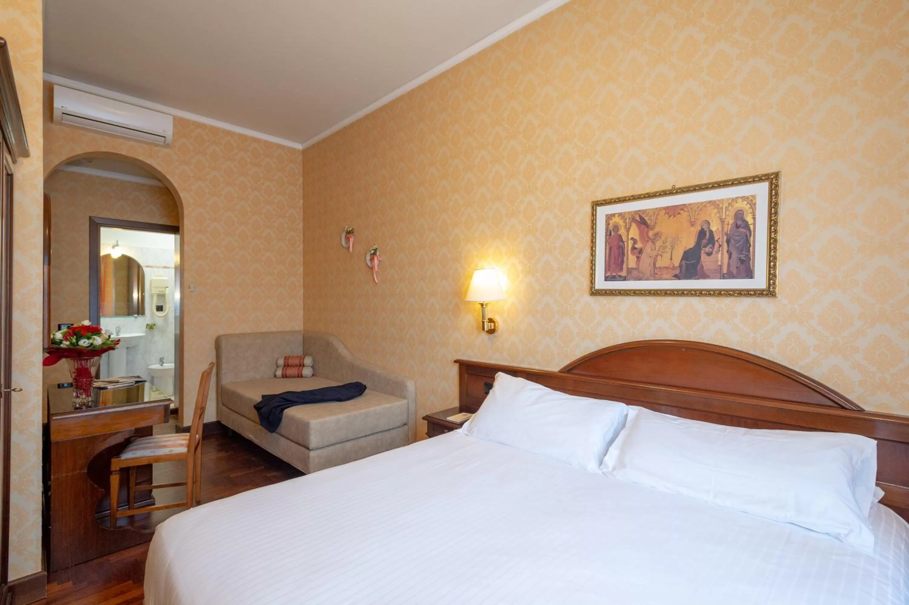 Bed in Hotel Boccaccio