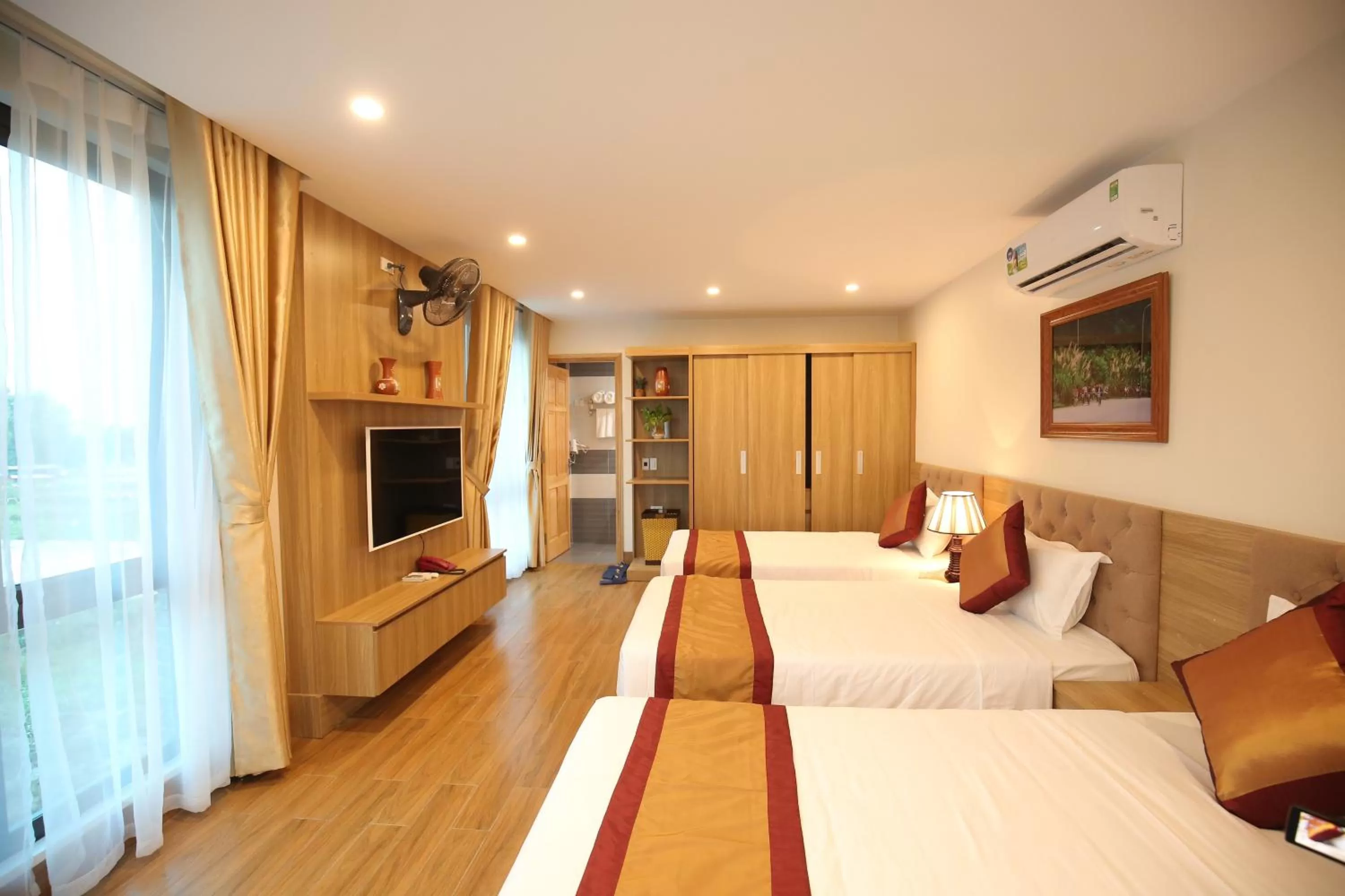 Photo of the whole room, Bed in Cozynibi Hotel