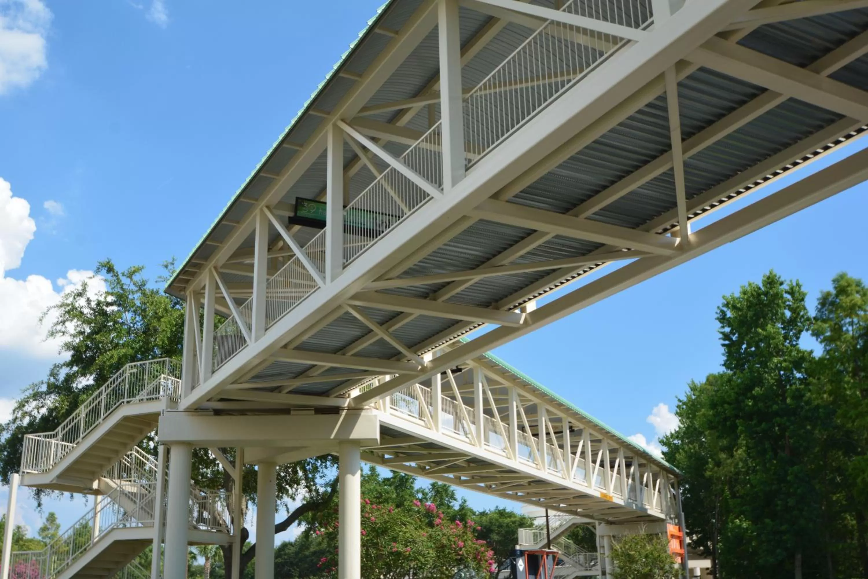 Property building in Rosen Plaza Hotel Orlando Convention Center