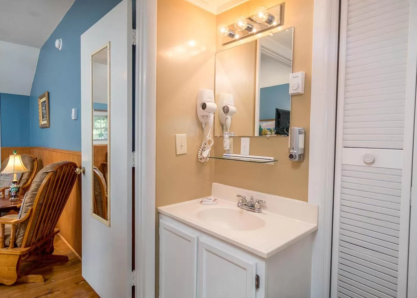 Bathroom in Highland Lake Inn & Resort - Flat Rock