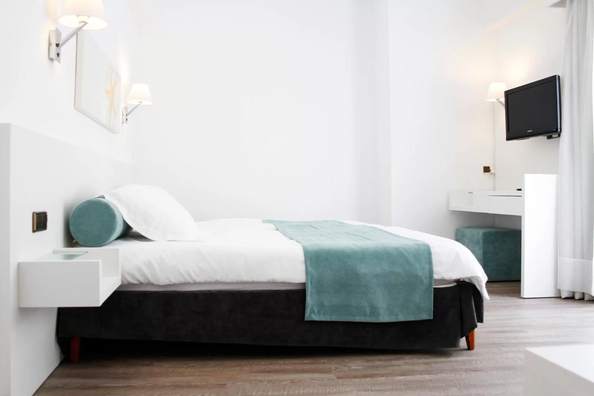 Photo of the whole room, Bed in Morlans Garden