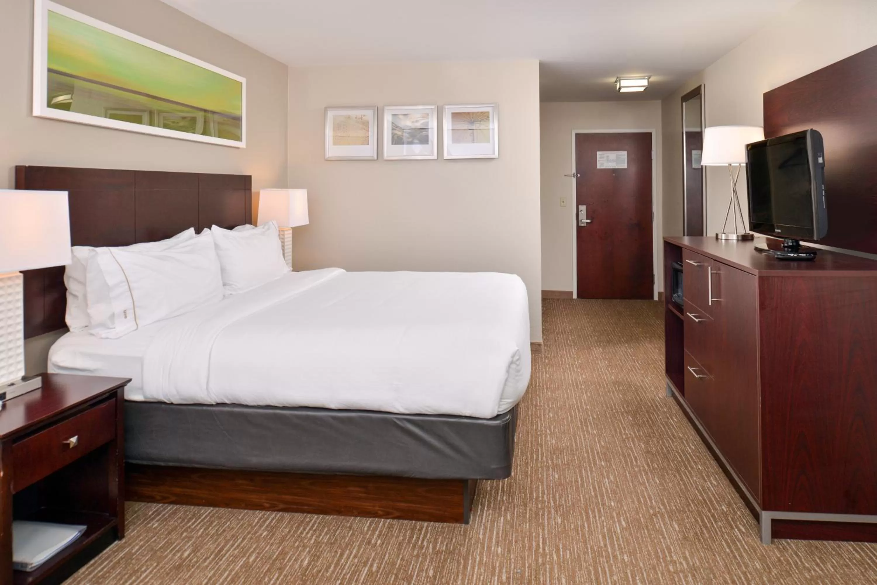 Photo of the whole room, Bed in Holiday Inn Express Hotel & Suites Lafayette by IHG