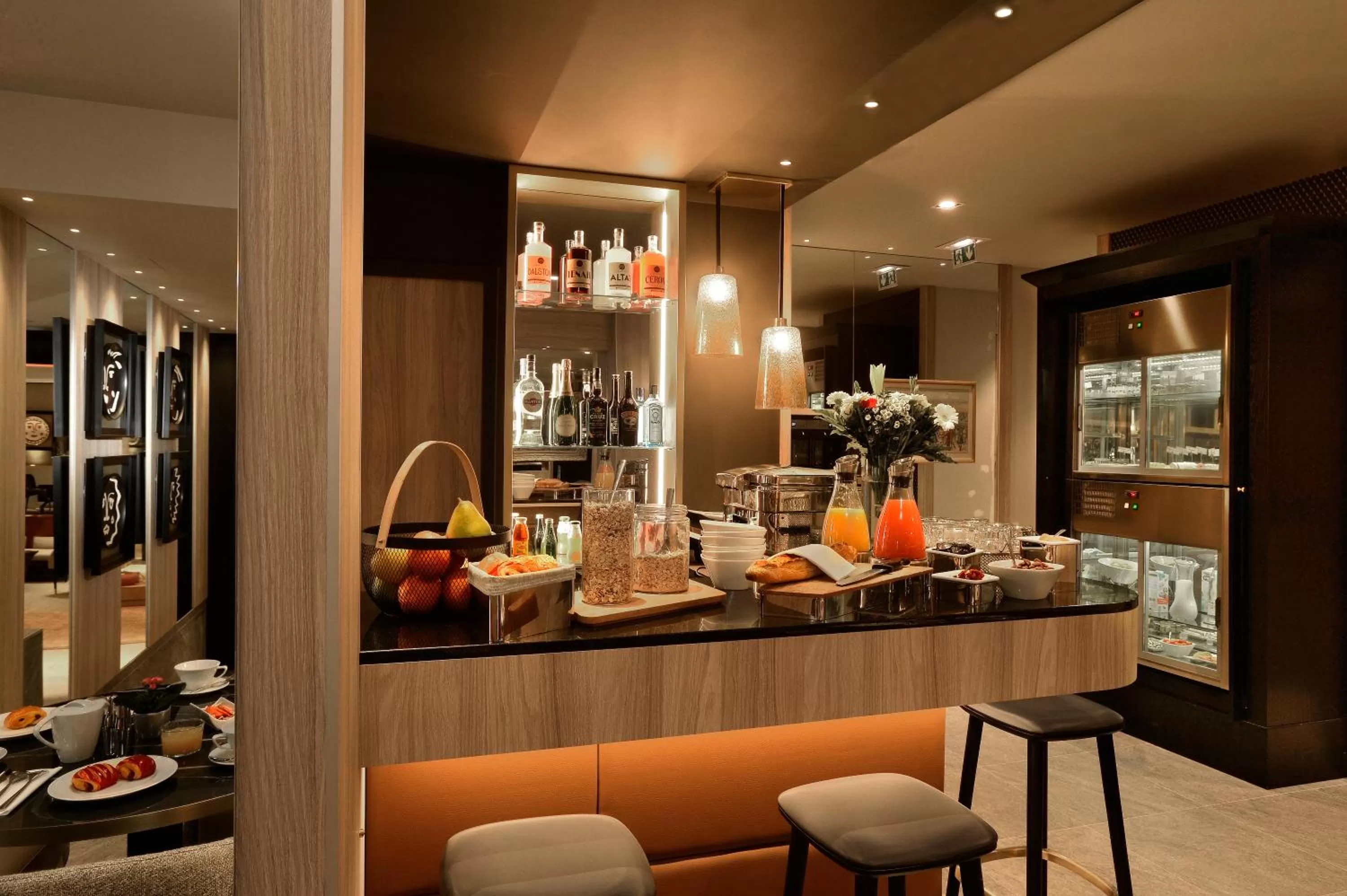 Restaurant/places to eat in Hotel La Lanterne & Spa By Timhotel