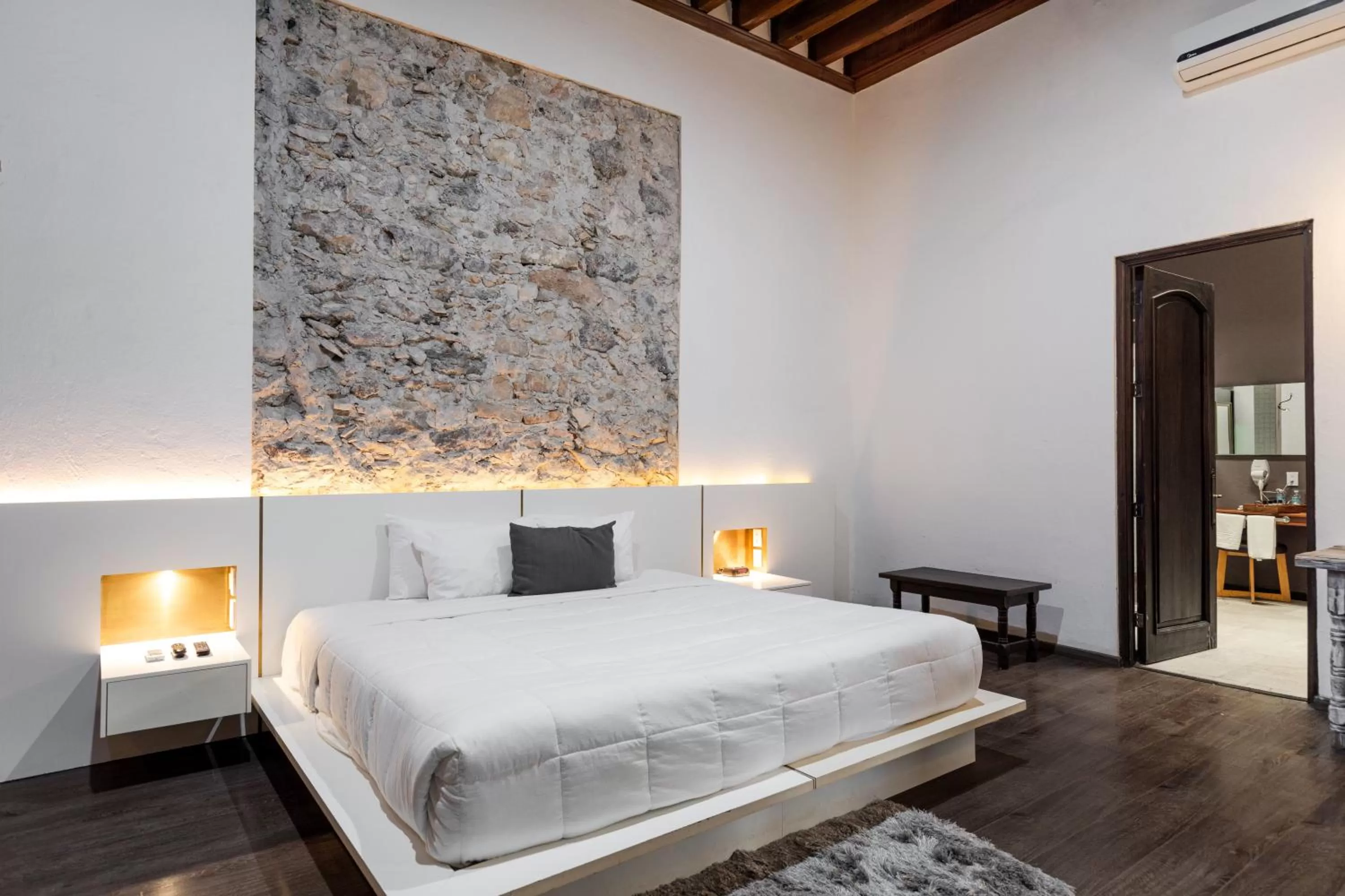 Photo of the whole room, Bed in El Mesón de Santa Rosa