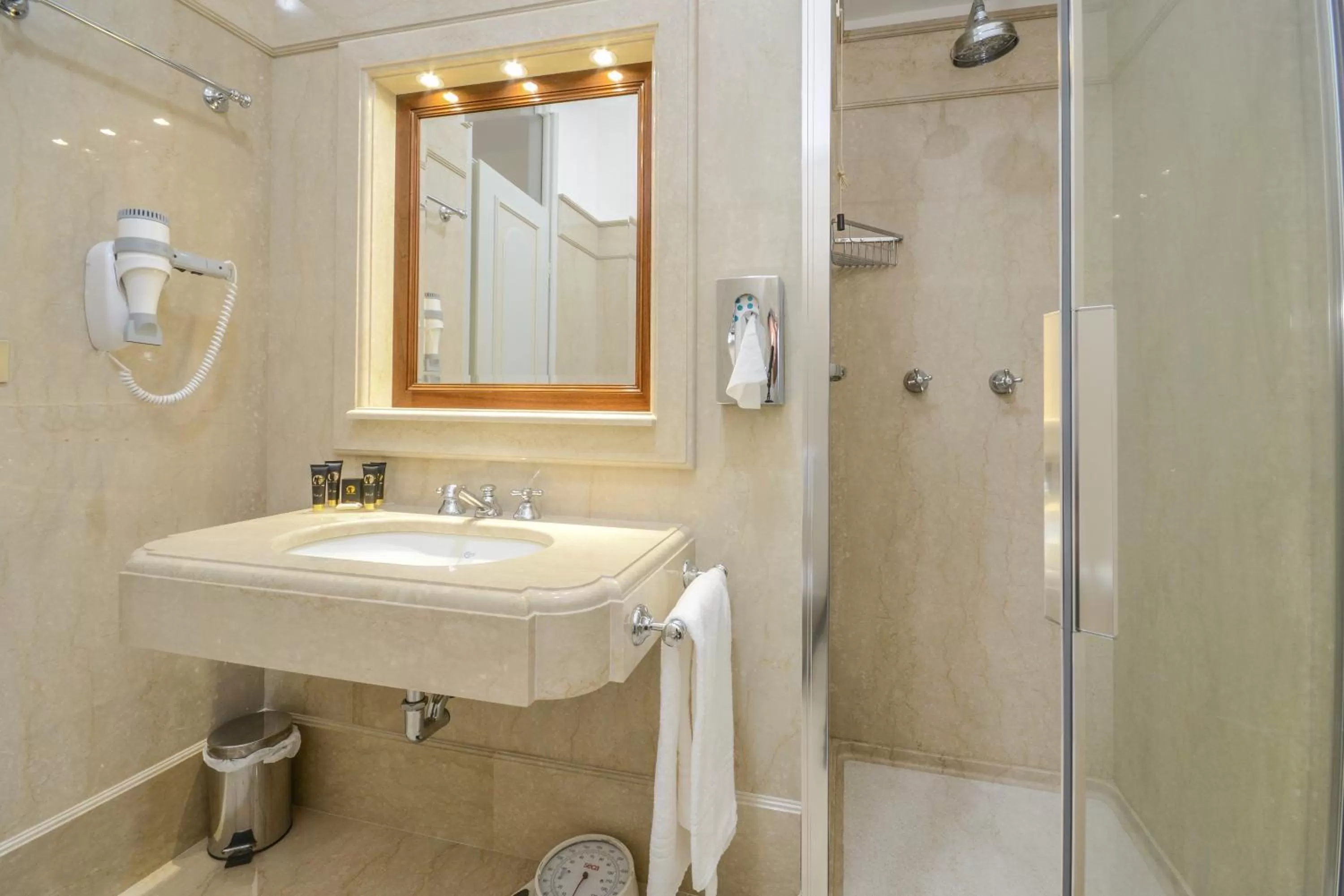 Bathroom in Hotel Vittoria