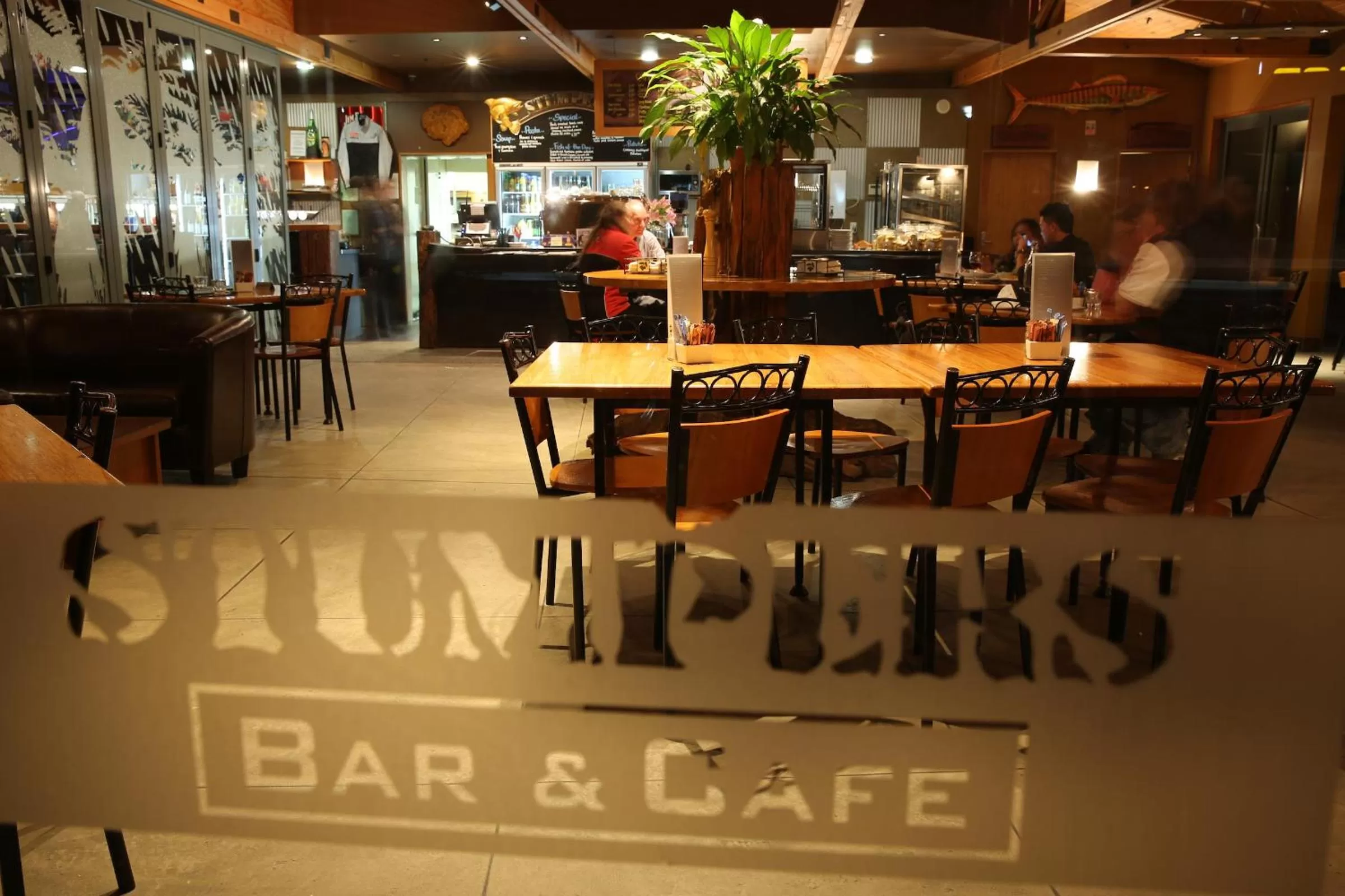 Restaurant/Places to Eat in Stumpers Hotel