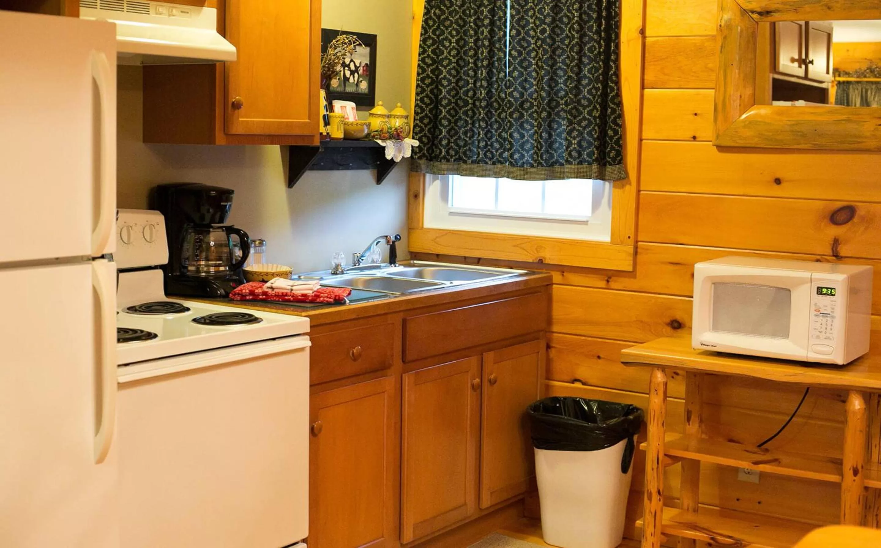 Kitchen or kitchenette, Kitchen/Kitchenette in Blessing Lodge by Amish Country Lodging