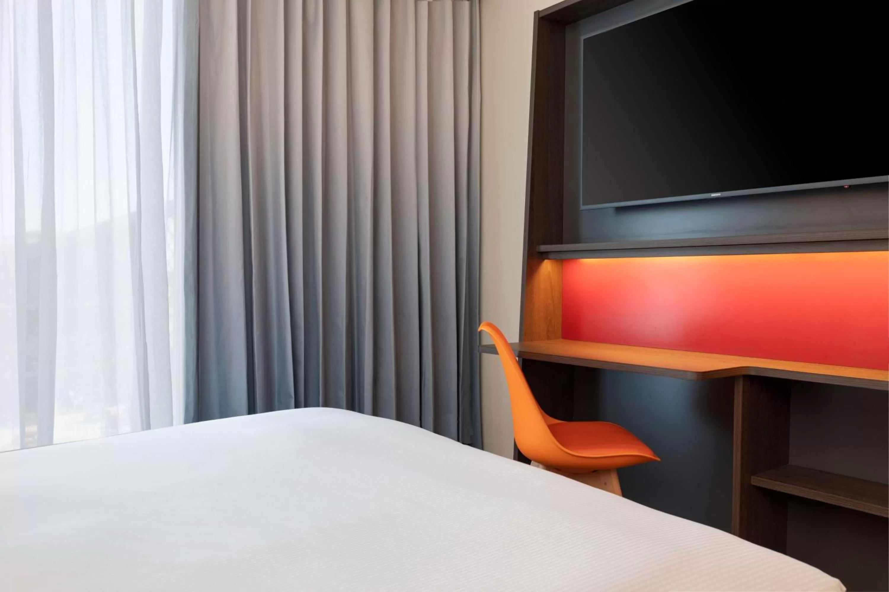 Bedroom, Bed in Hampton by Hilton Ashford International