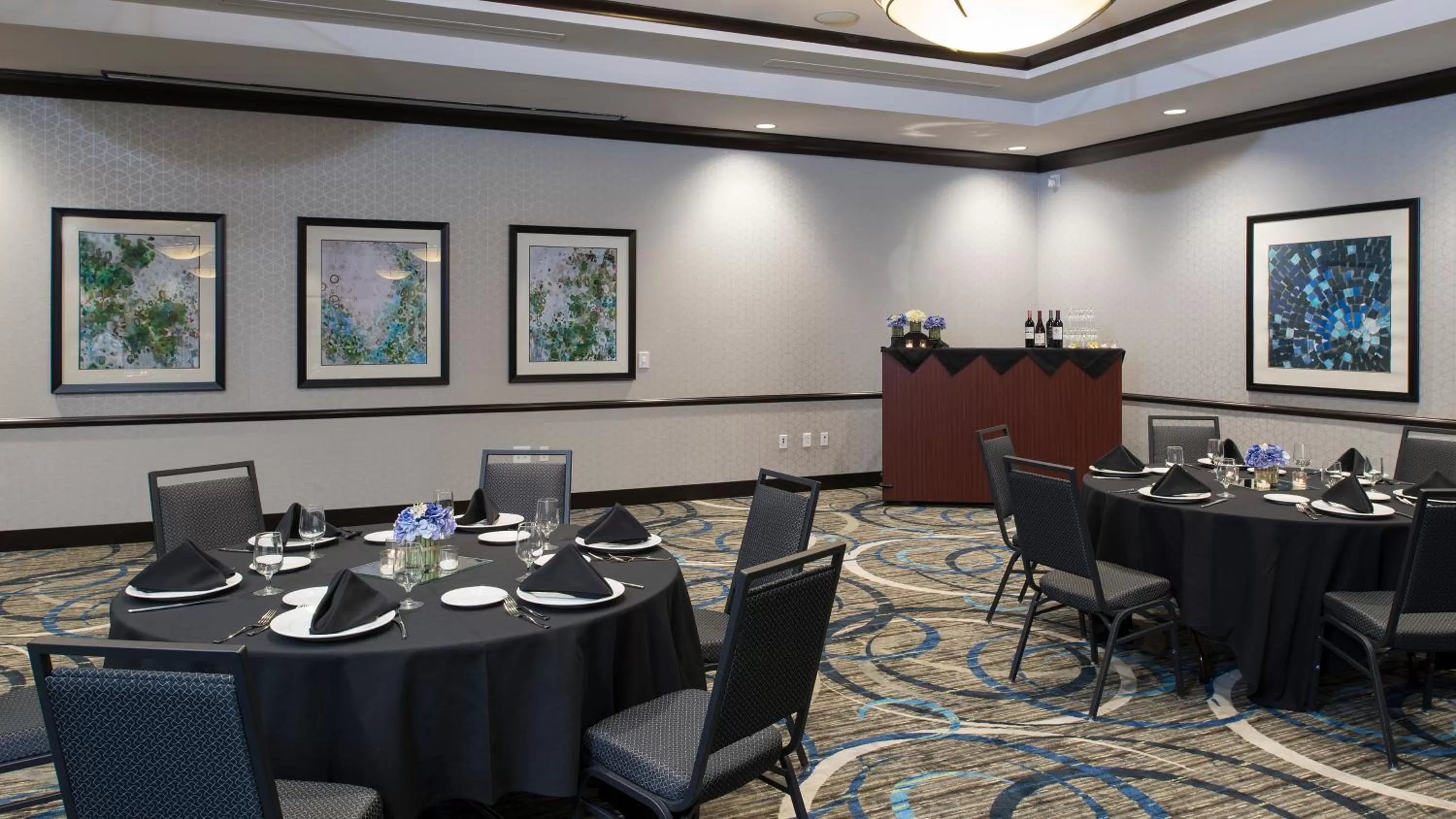 Meeting/conference room in Holiday Inn Indianapolis Airport by IHG