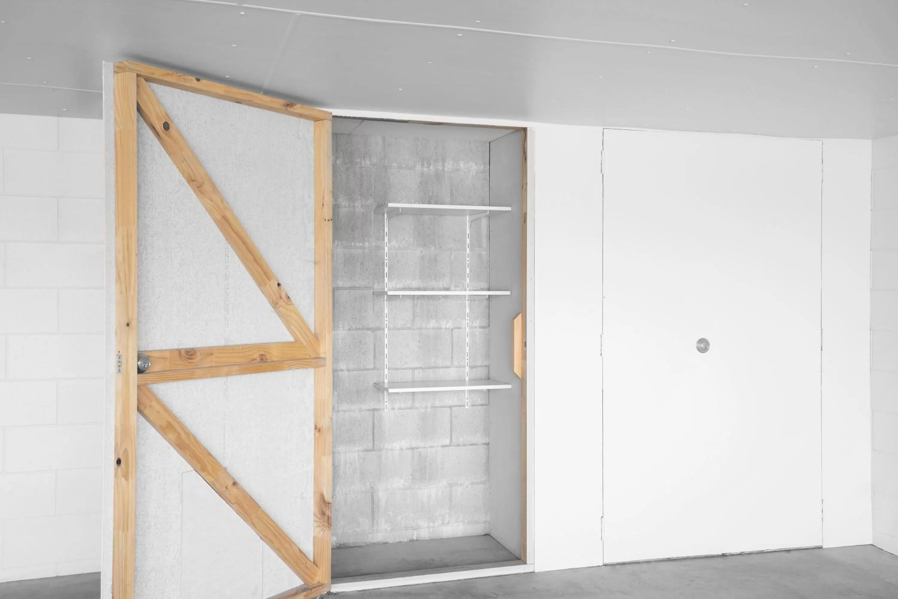 Skiing in Mantra The Point