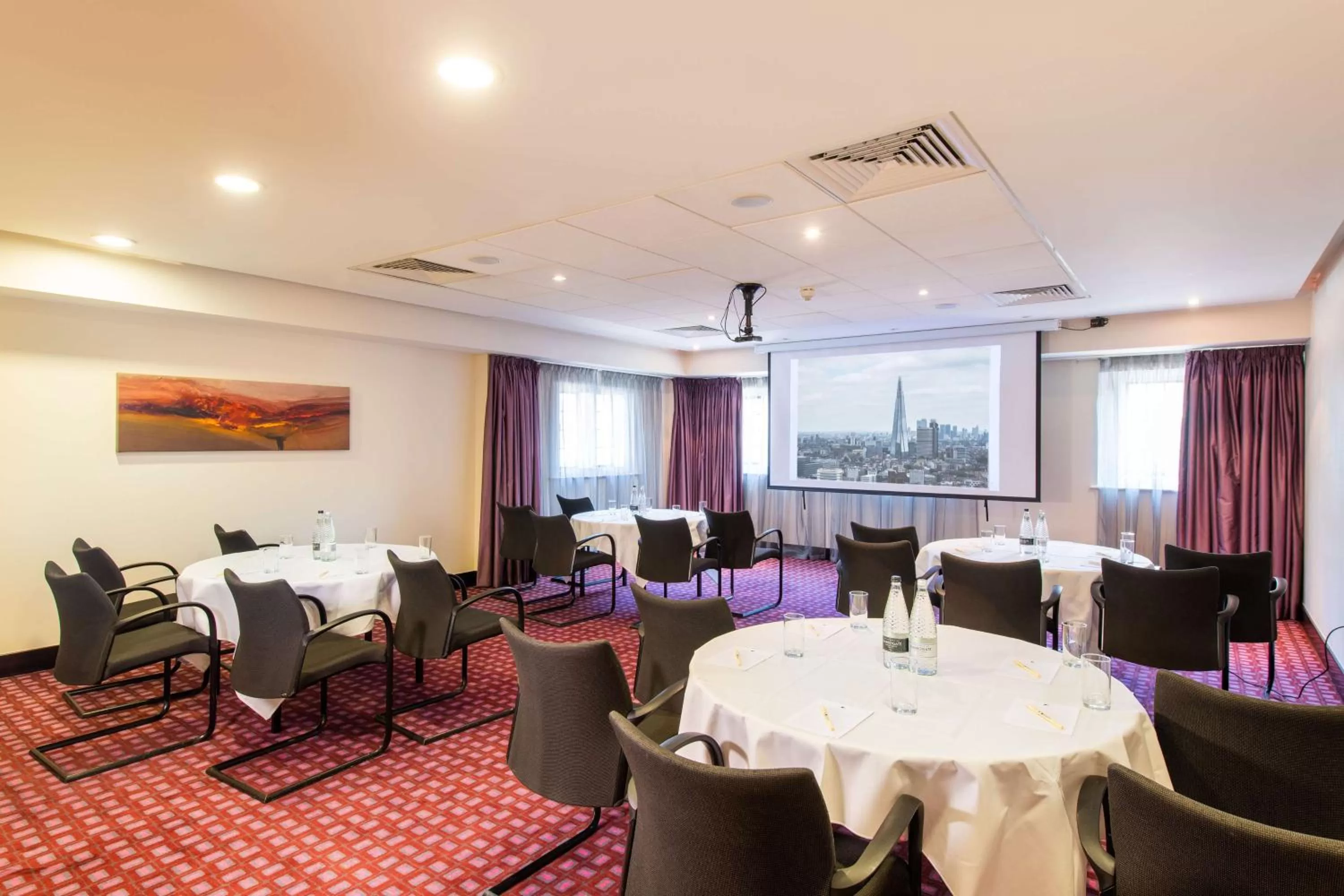 Meeting/conference room in DoubleTree by Hilton London Heathrow Airport