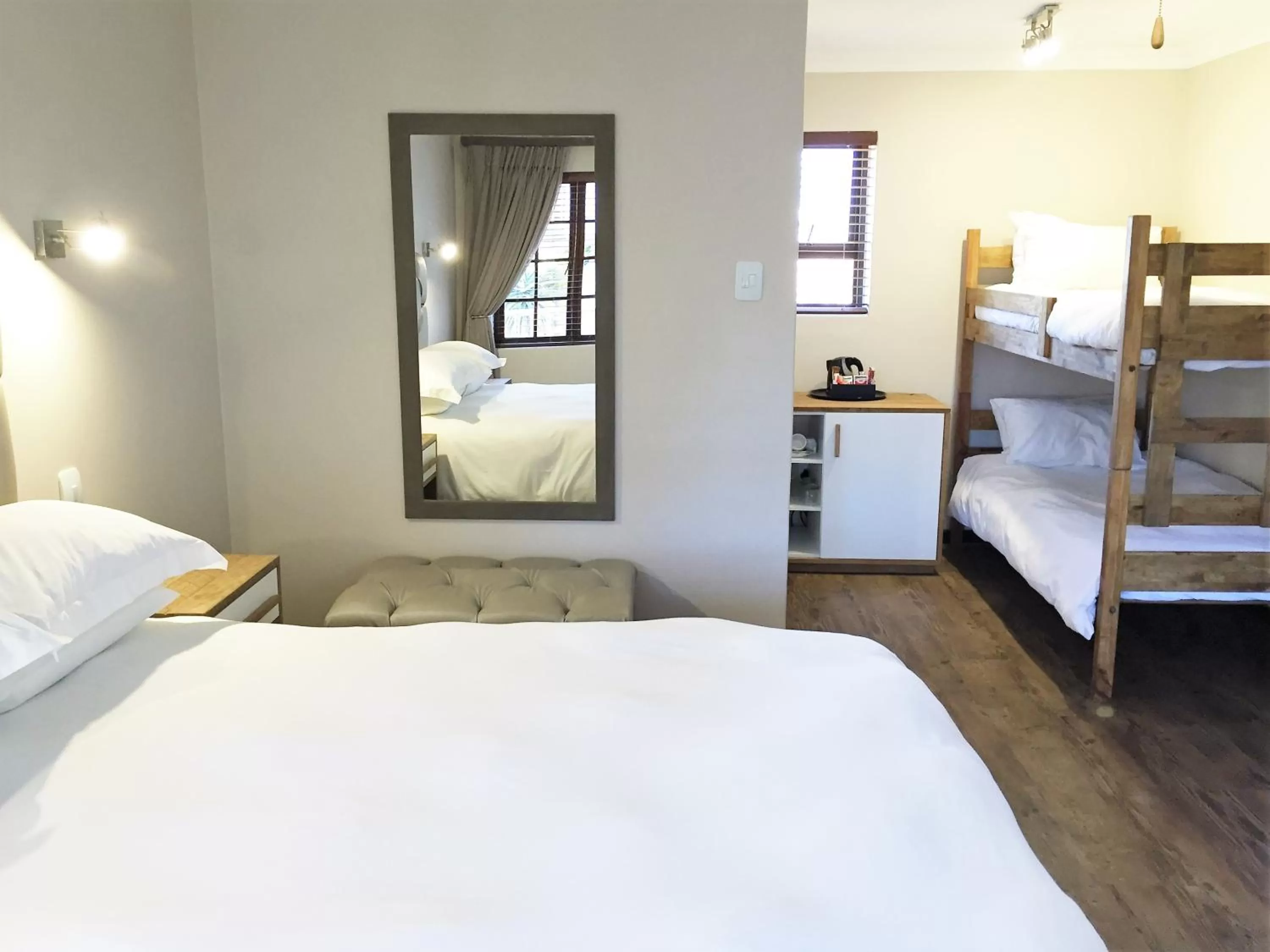 Bedroom, Bed in Loerie Guest Lodge