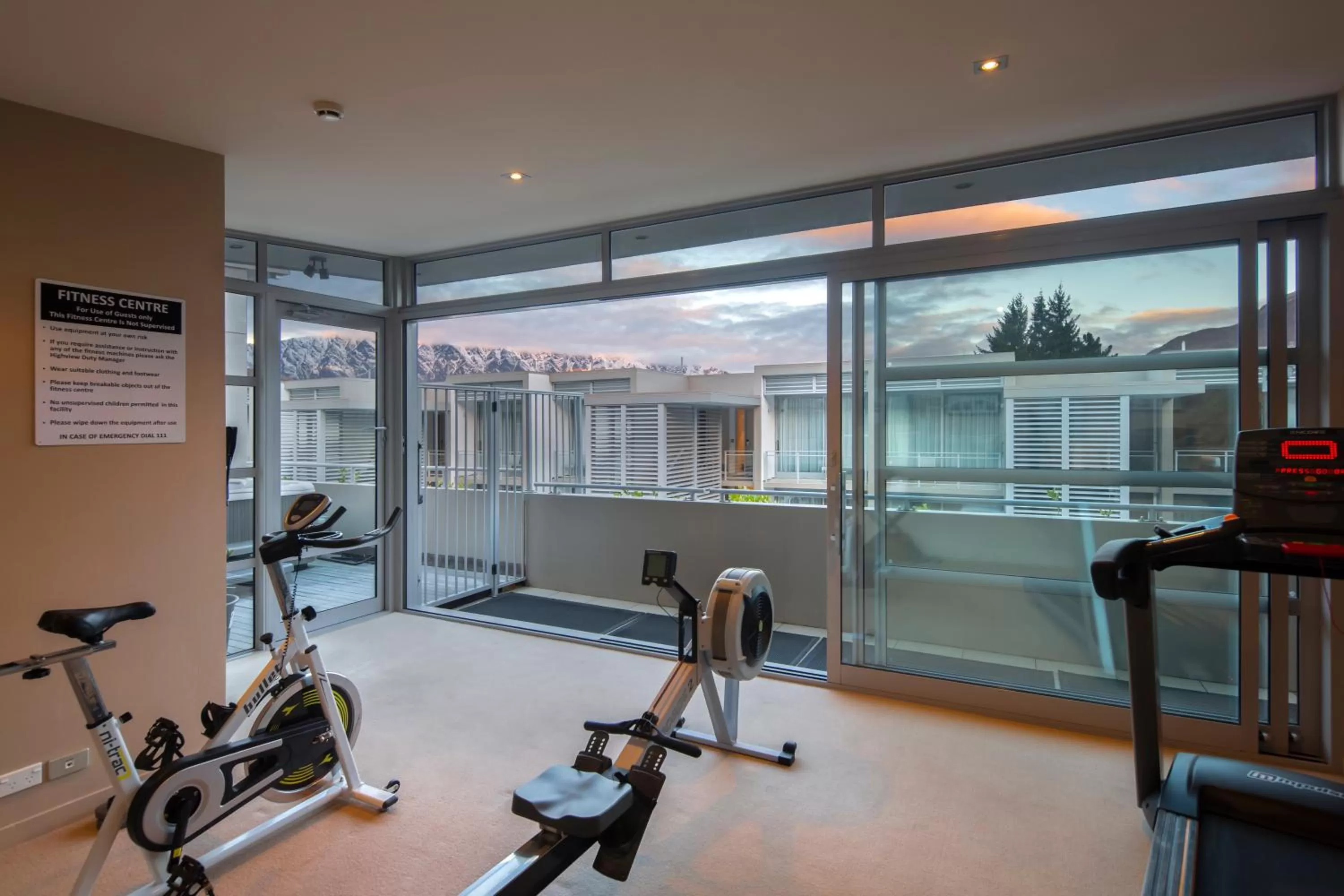 Fitness centre/facilities in Highview Apartments