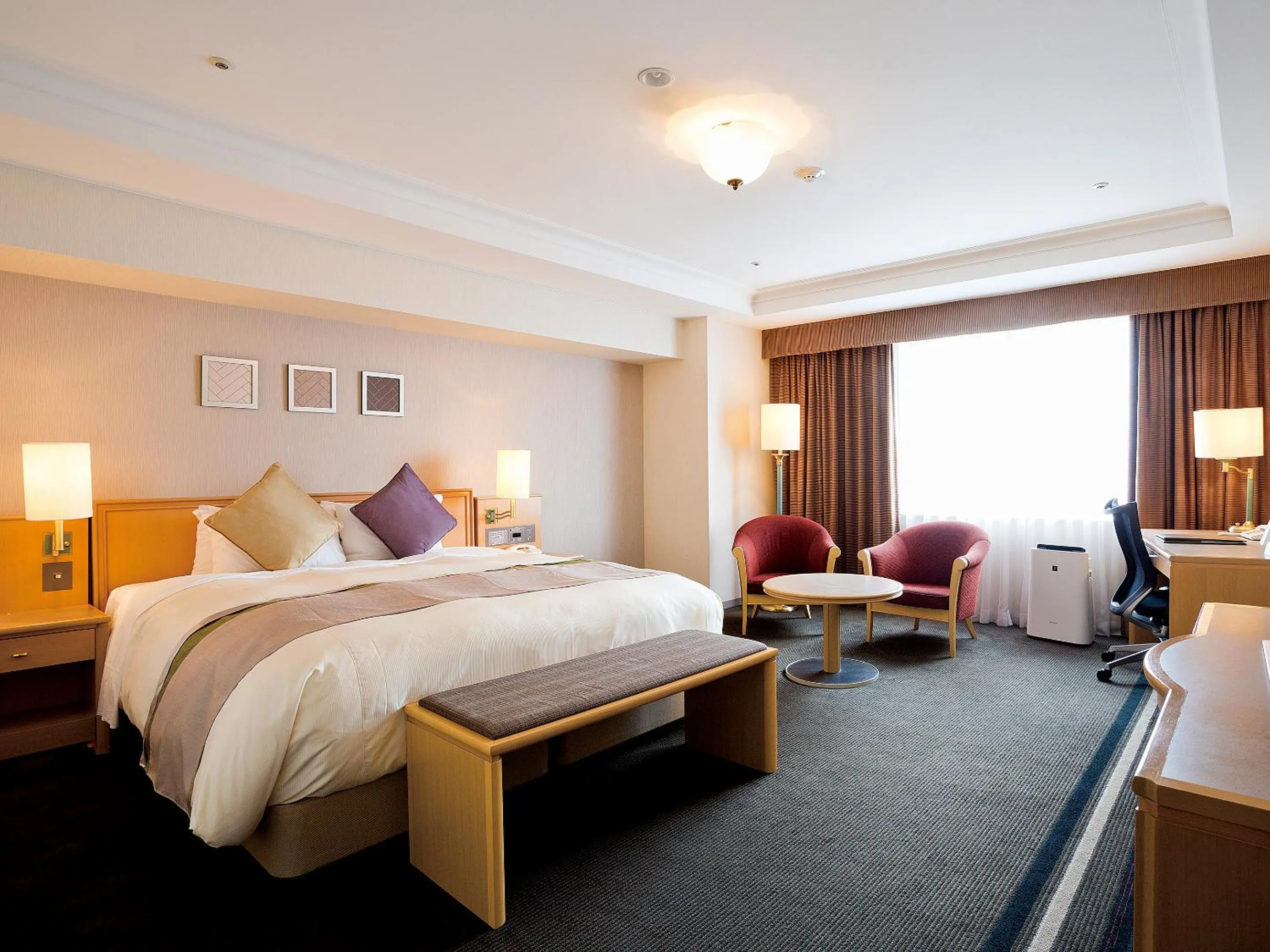 Photo of the whole room, Bed in Keio Plaza Hotel Hachioji