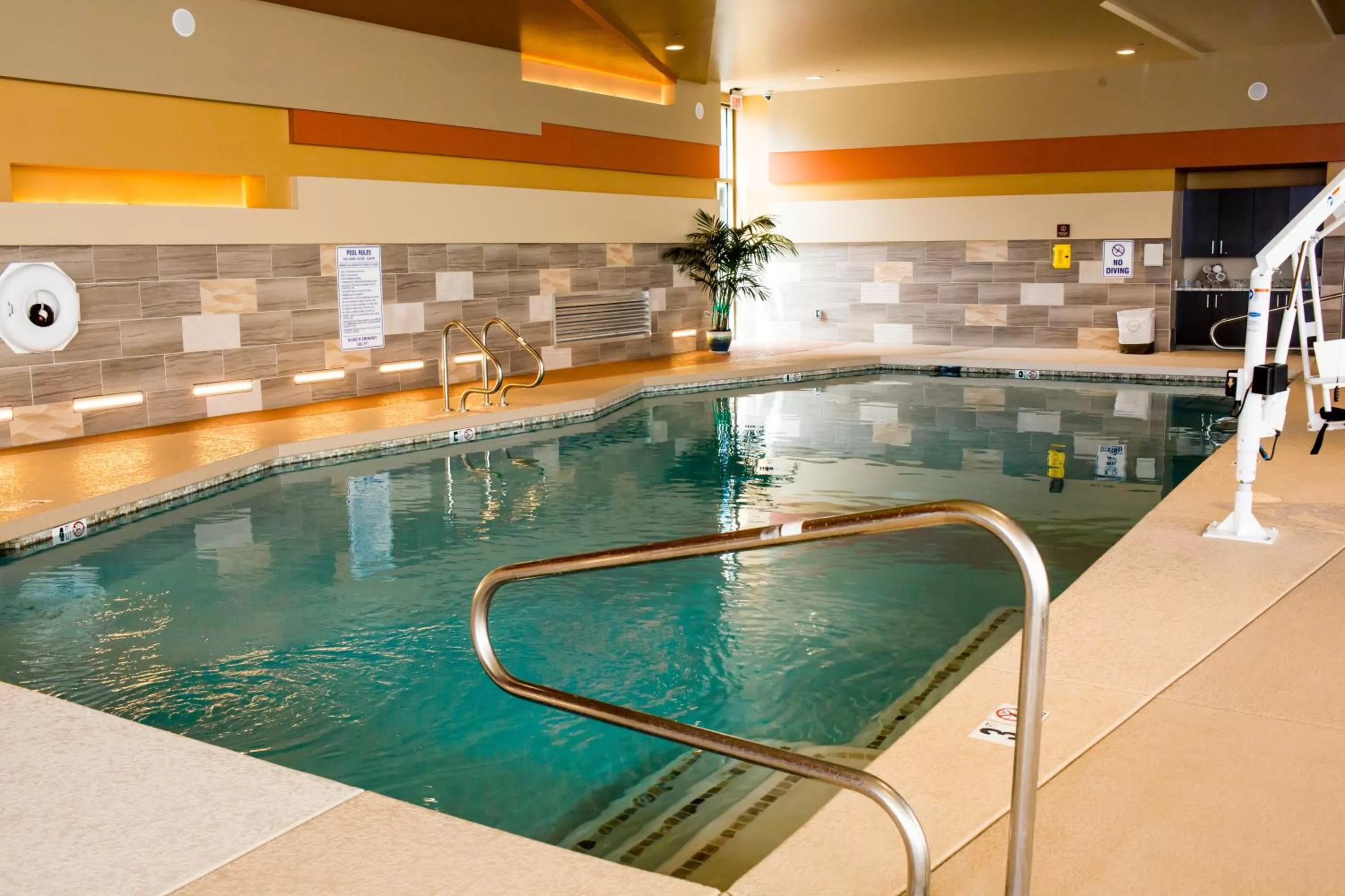 Swimming pool in Cliff Castle Casino Hotel
