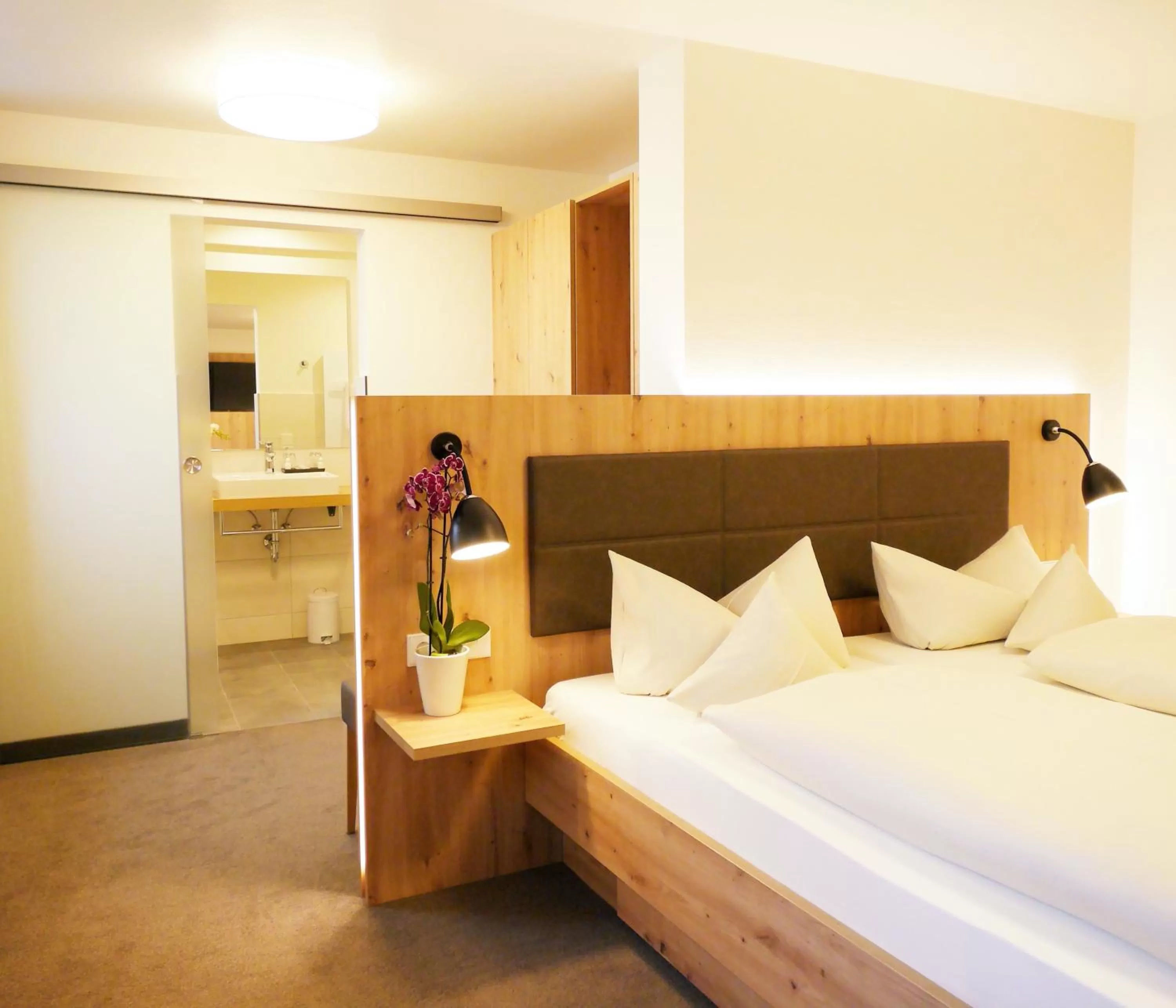 Living room, Bed in Berghotel Zollersteighof