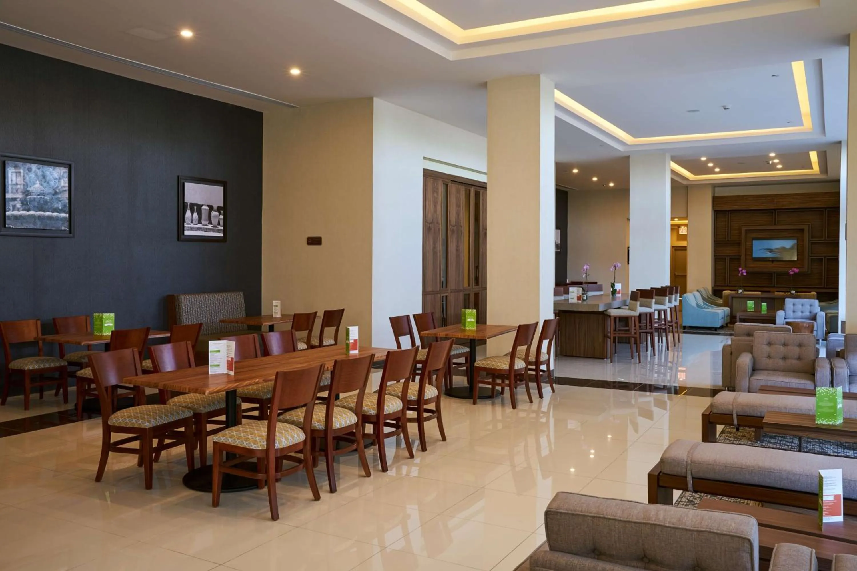 Lobby or reception in Hampton Inn by Hilton Irapuato